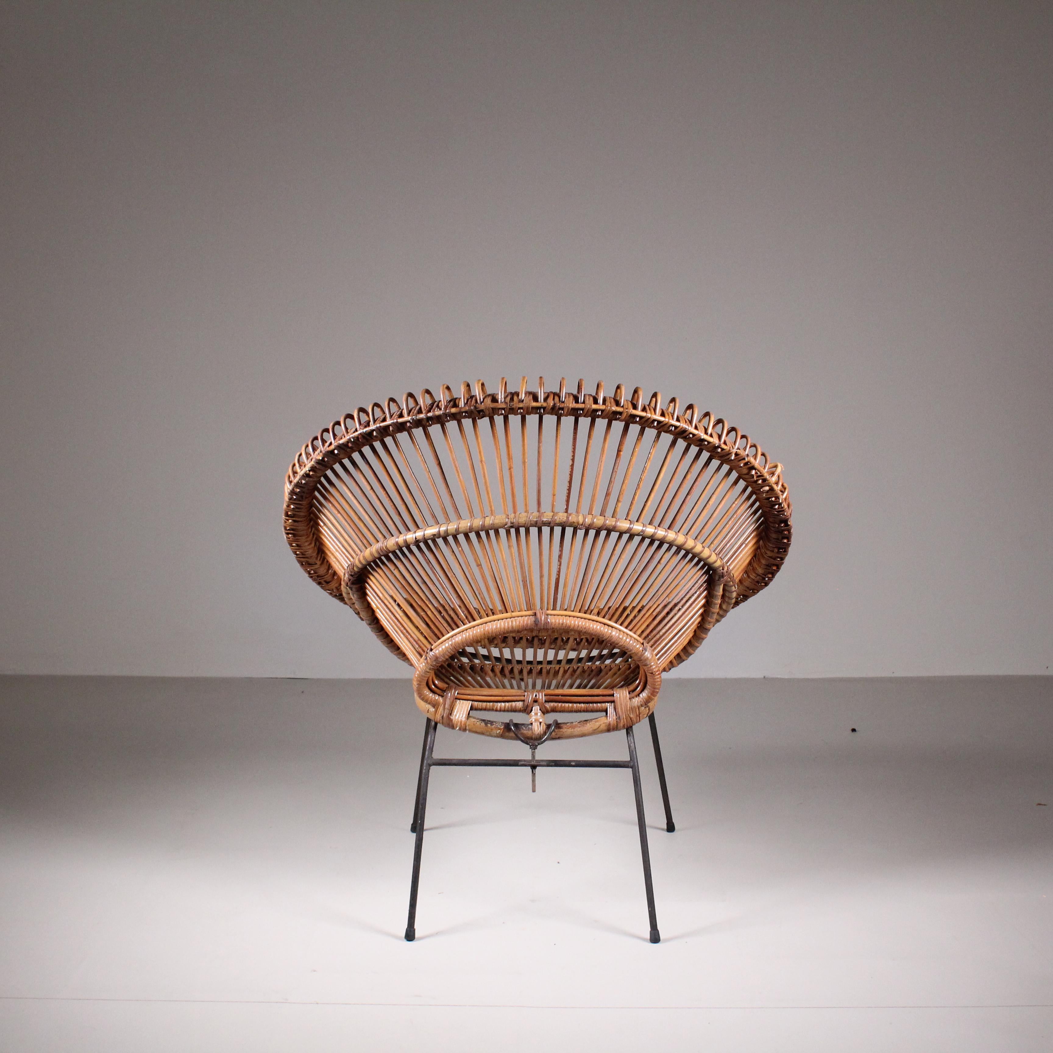 Rattan armchair, Italian manufacture In Fair Condition For Sale In Milano, Lombardia