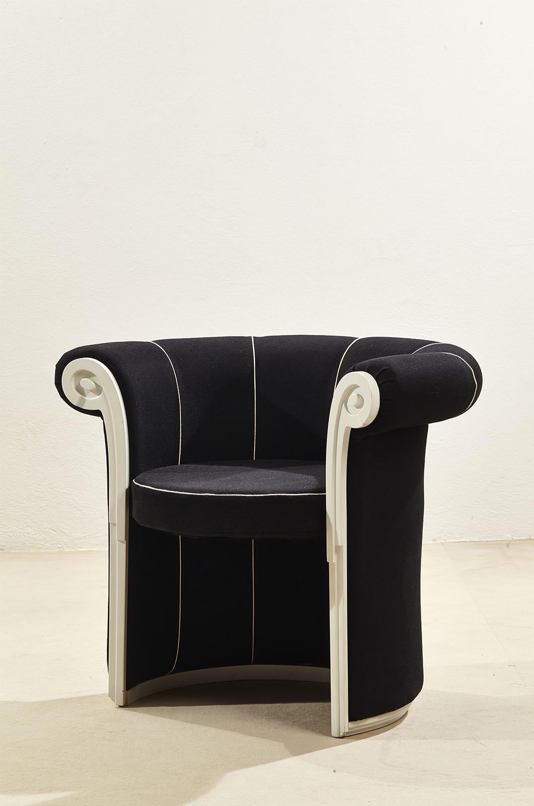 Rare early version of the famous Liuto armchair designed by Paolo Portoghesi for Poltronova in 1970. The armchair traces classic forms, and the shapes are accentuated by white stitching that follows the silhouettes. Externally it is upholstered in