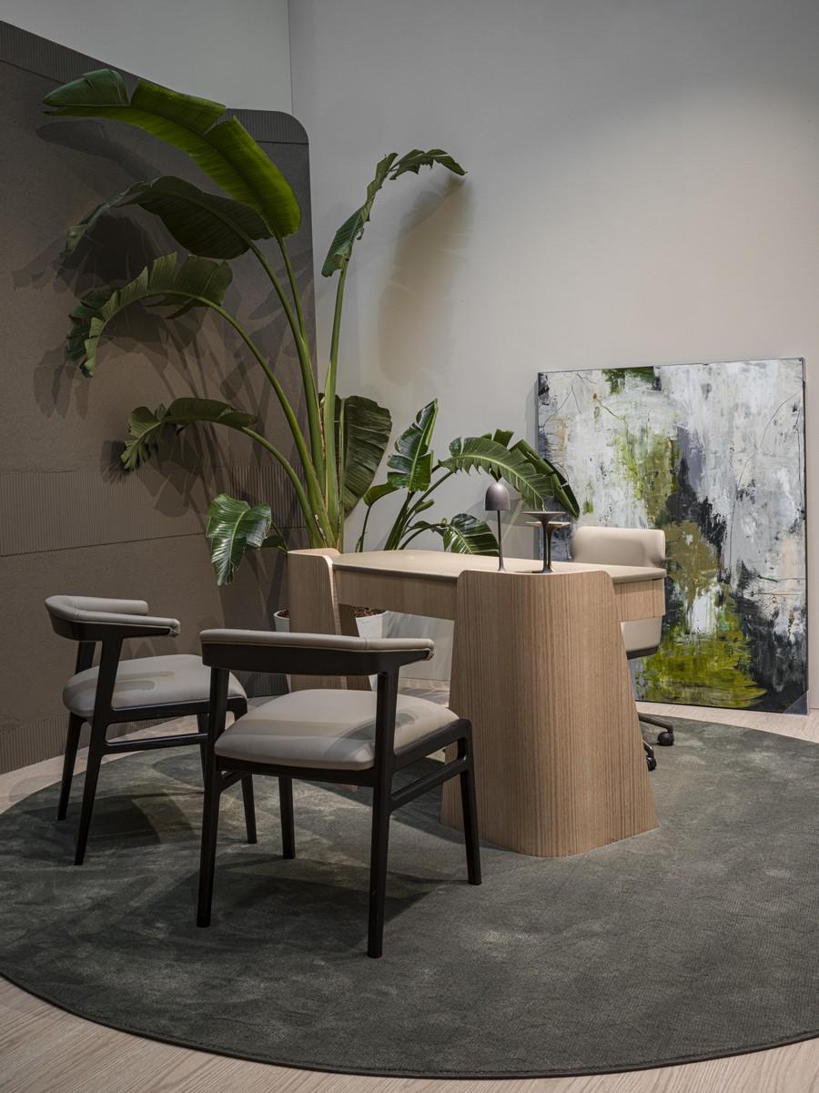 Aida modern solid wood armchair upholstered in leather In New Condition For Sale In Desio, IT