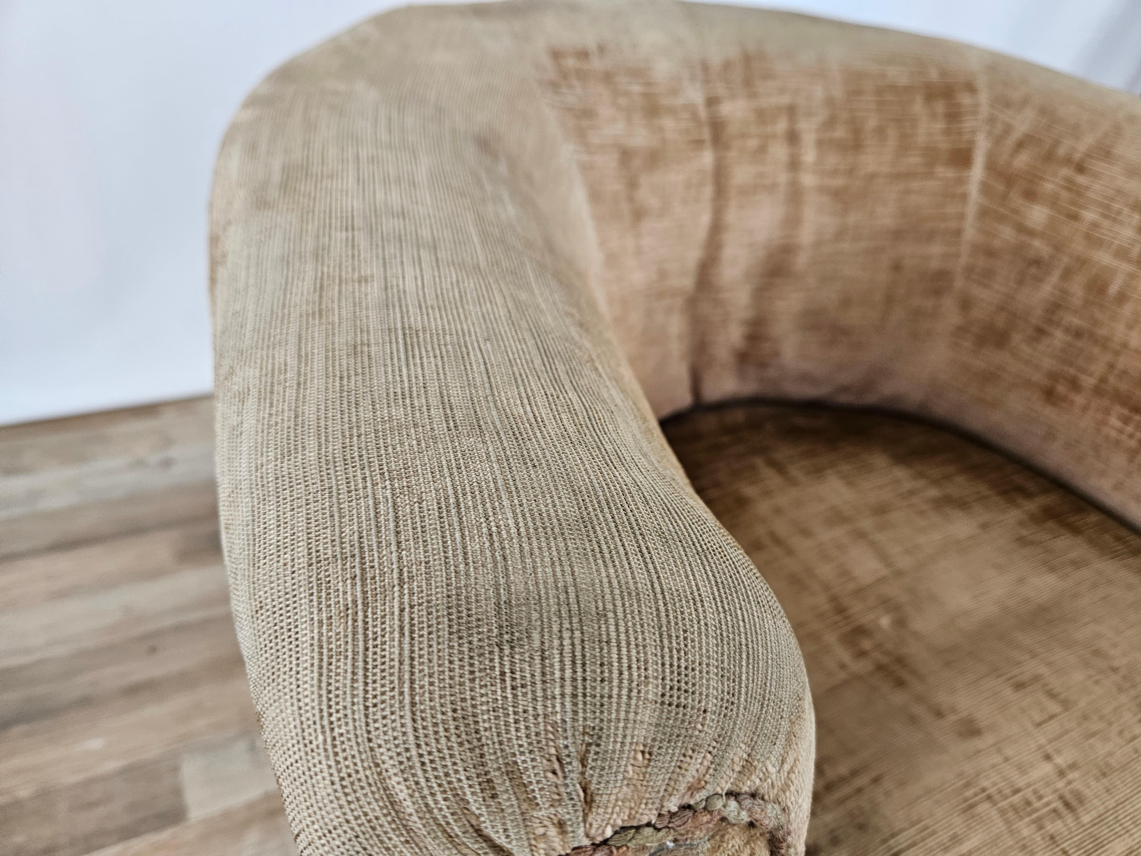 Gepolsterter Sessel oder Schlafzimmerstuhl mit Holzfüßen im Angebot 4