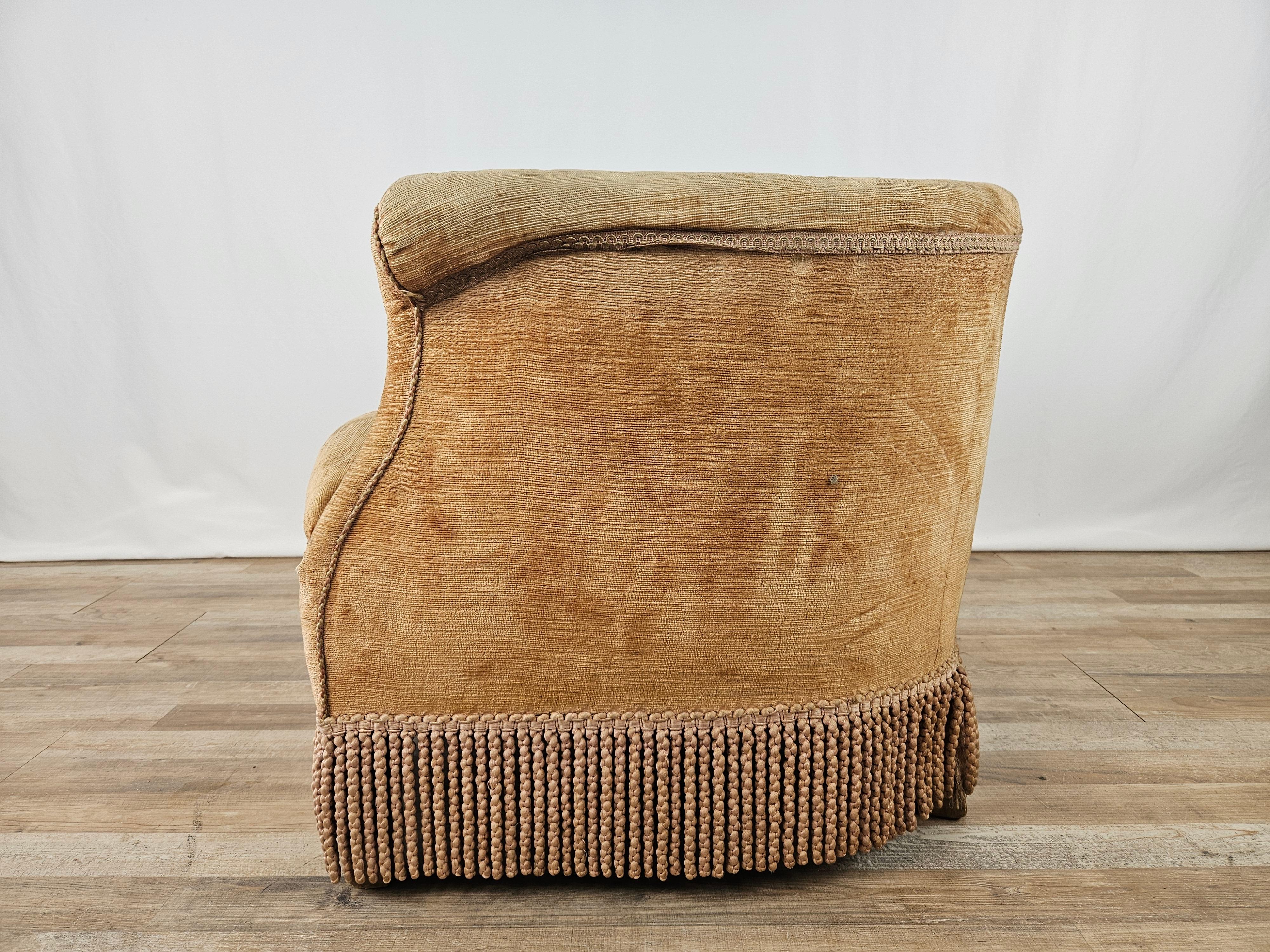 Gepolsterter Sessel oder Schlafzimmerstuhl mit Holzfüßen im Zustand „Gut“ im Angebot in Premariacco, IT