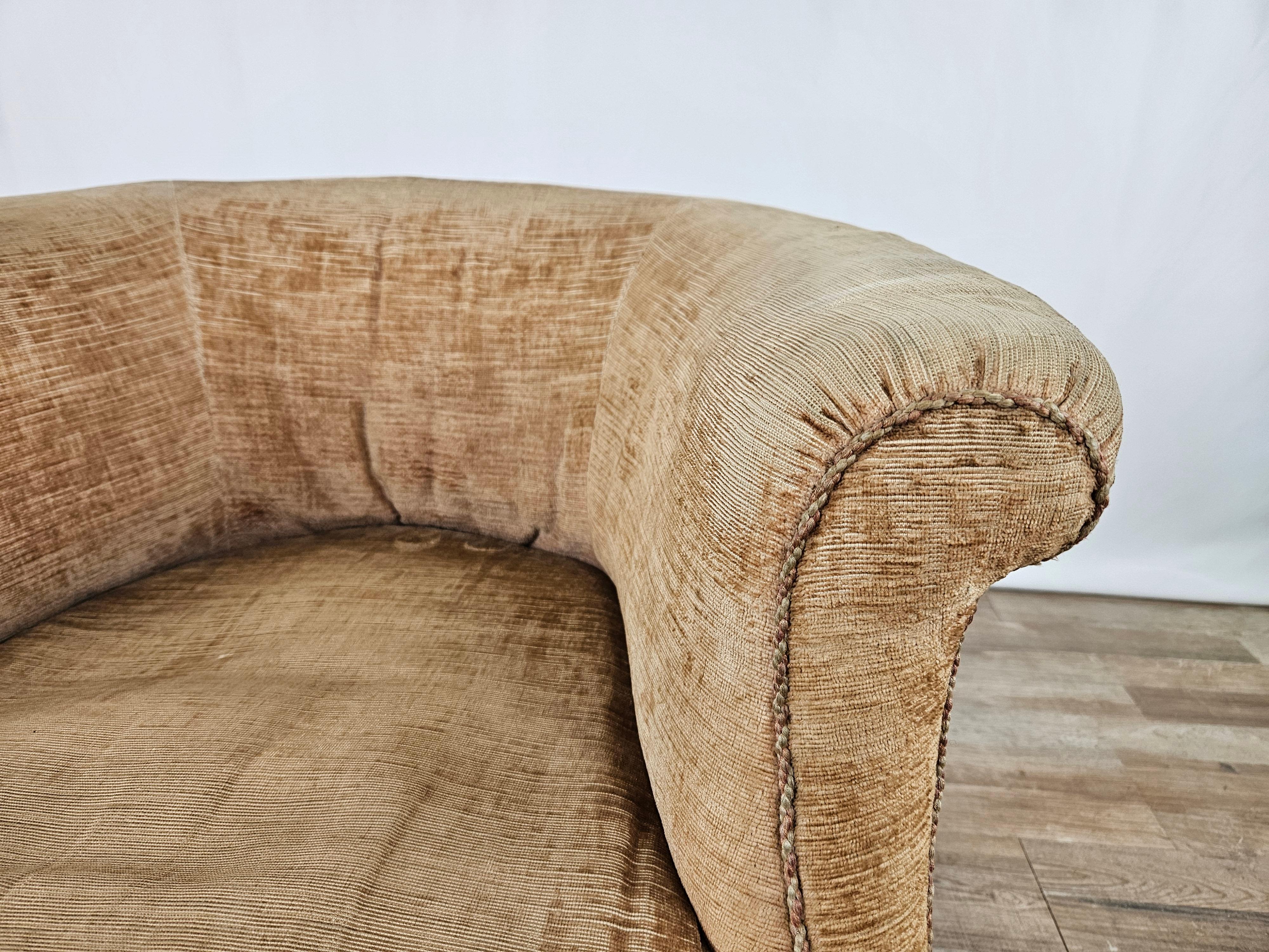 Gepolsterter Sessel oder Schlafzimmerstuhl mit Holzfüßen im Angebot 2