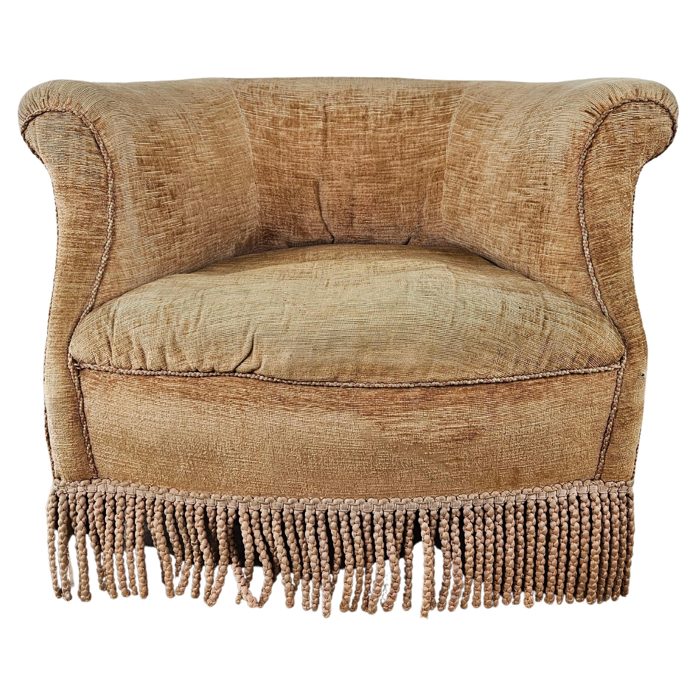 Sillón tapizado o silla de dormitorio con patas de madera
