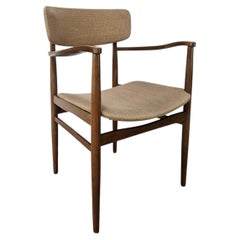 Poltroncina svedese in legno e tessuto marrone