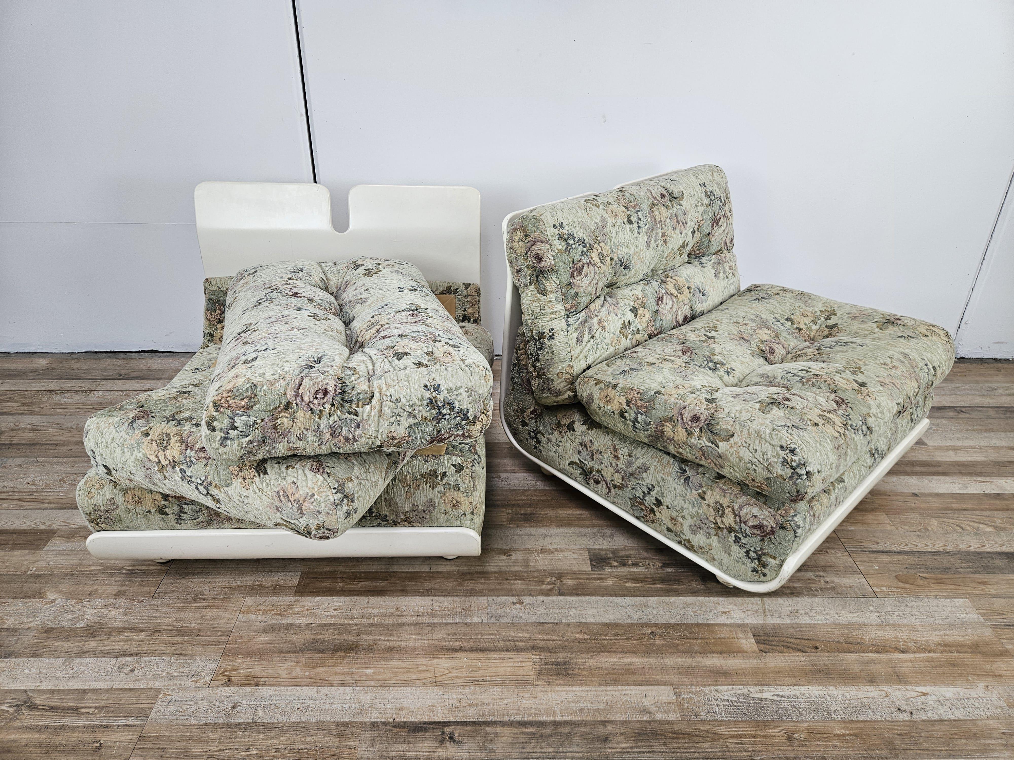 Poltroncine basse da camera Mid Century in legno laccato bianco e stoffa 3