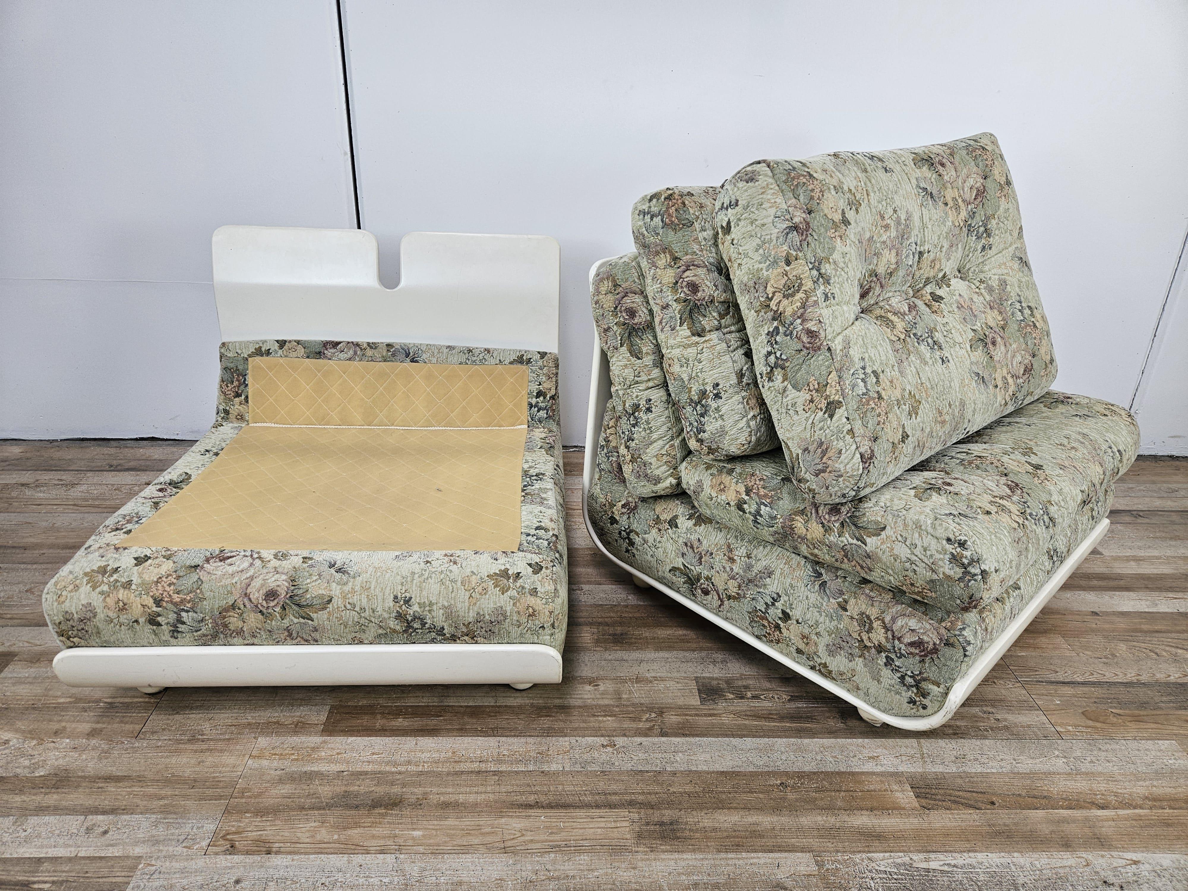 Poltroncine basse da camera Mid Century in legno laccato bianco e stoffa 4