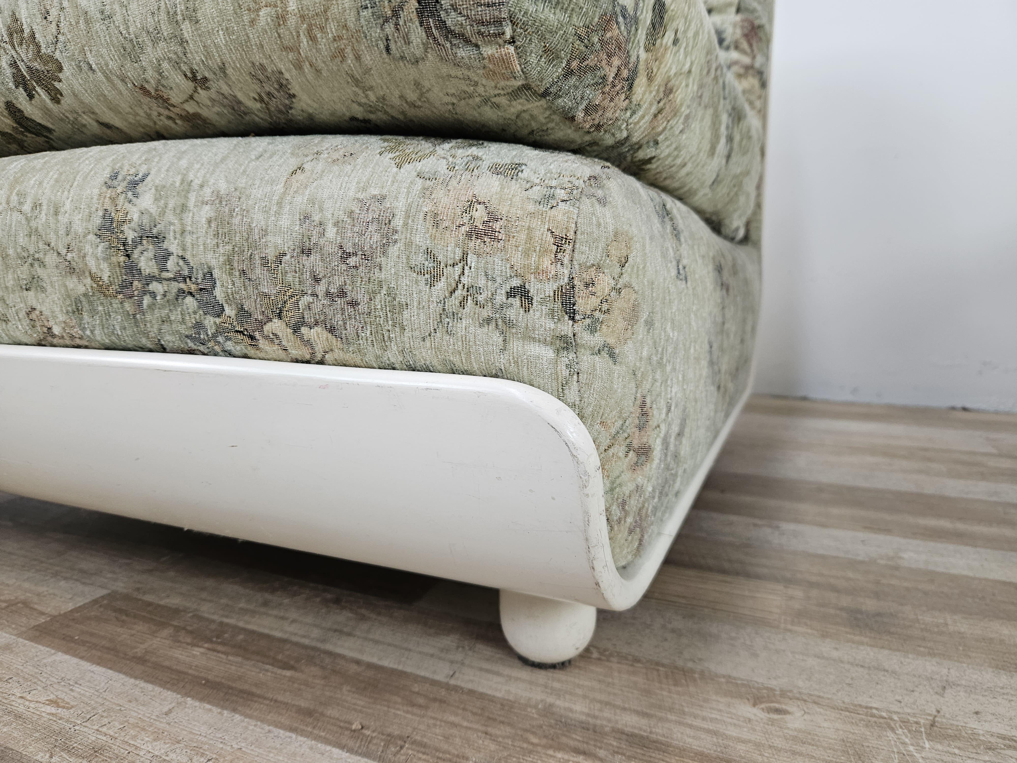 Poltroncine basse da camera Mid Century in legno laccato bianco e stoffa 6