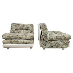 Poltroncine basse da camera Mid Century in legno laccato bianco e stoffa