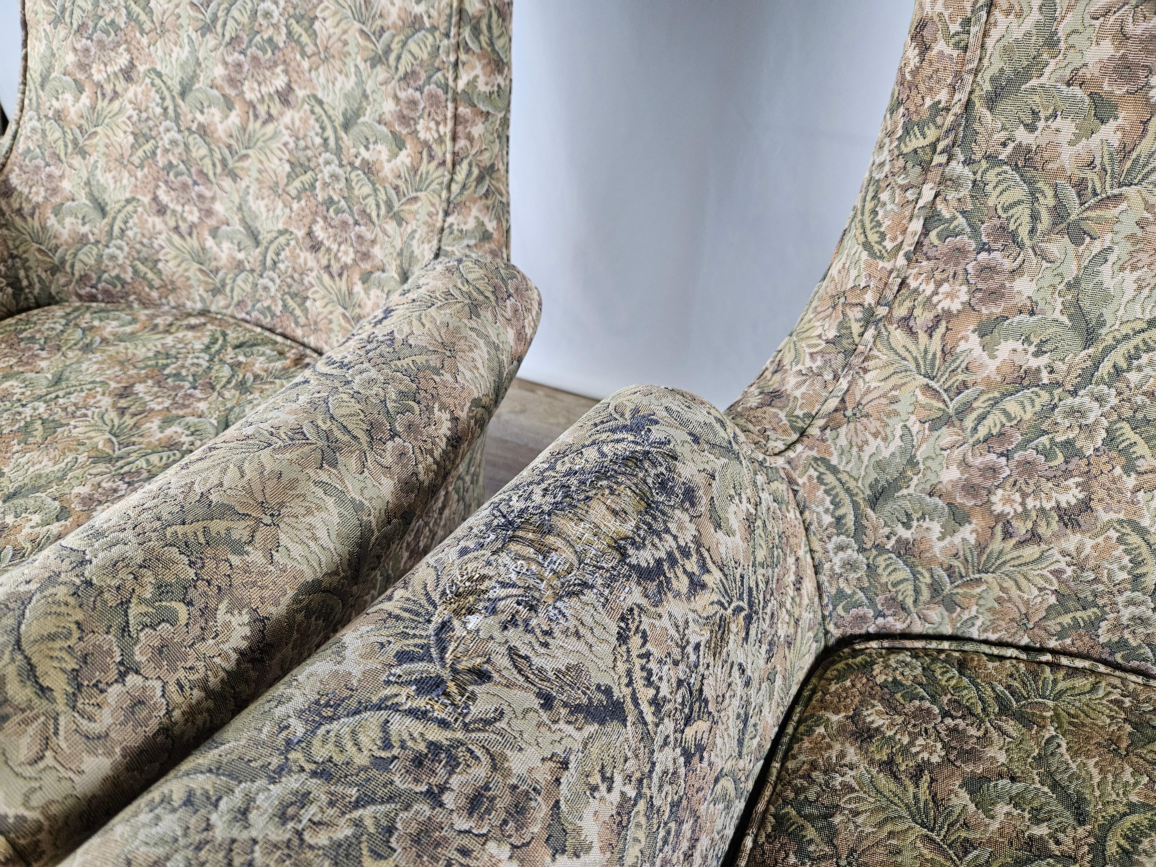 1970s floral fabric armchairs with wooden feet For Sale 7