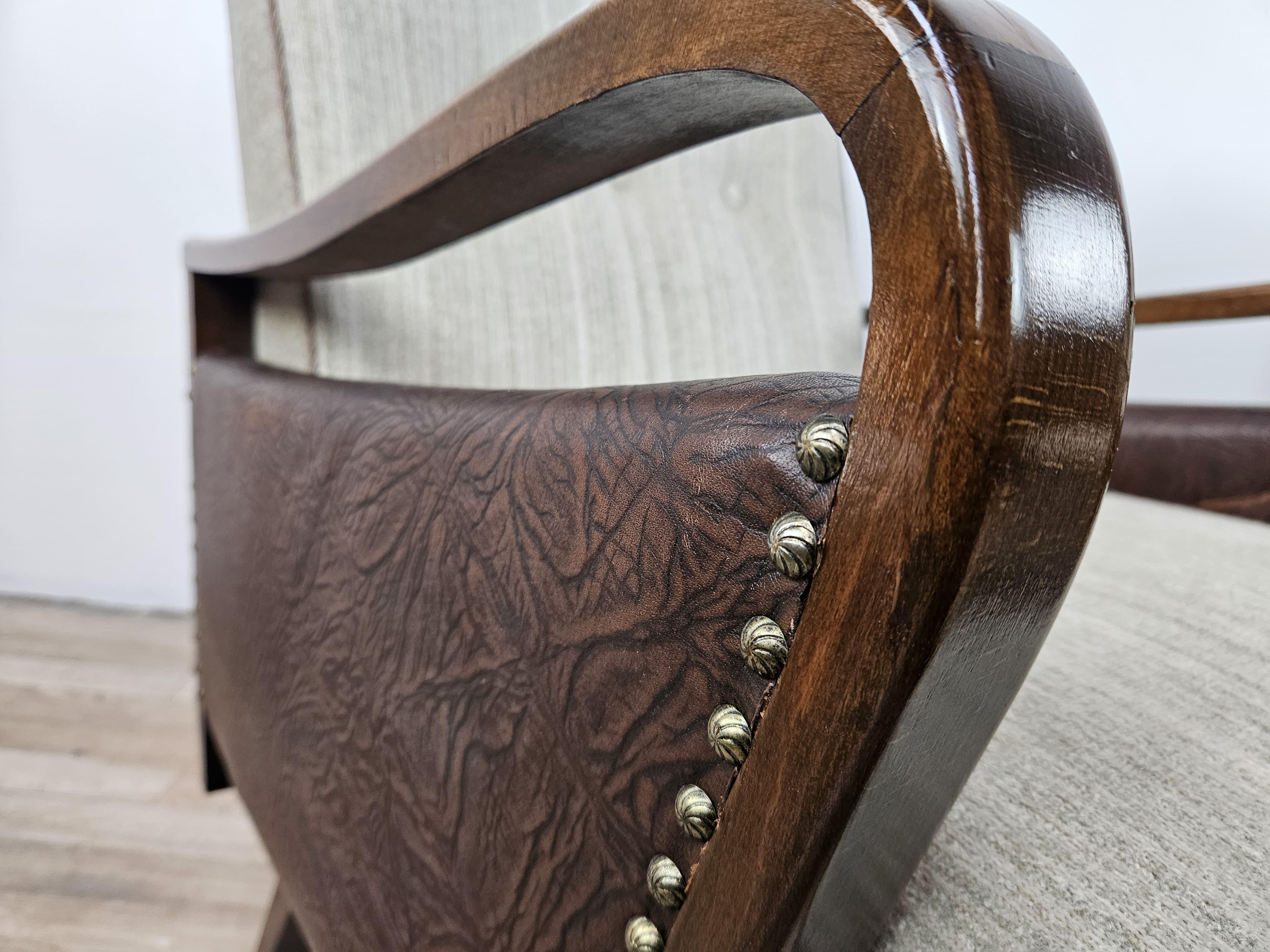 Poltrone Art Decò anni '40 in noce con rivestimento in pelle e tessuto in vendita 3