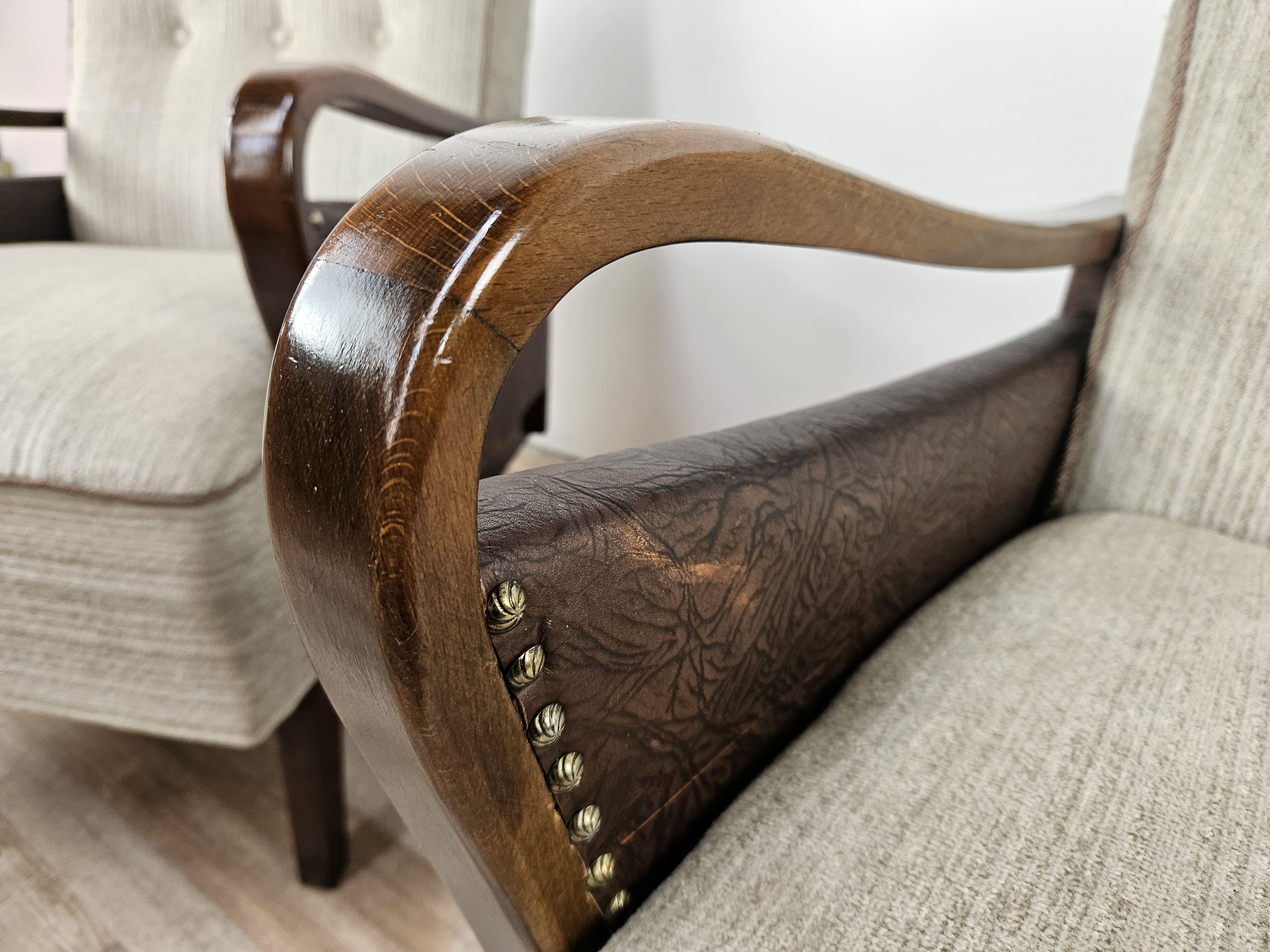 Poltrone Art Decò anni '40 in noce con rivestimento in pelle e tessuto in vendita 6