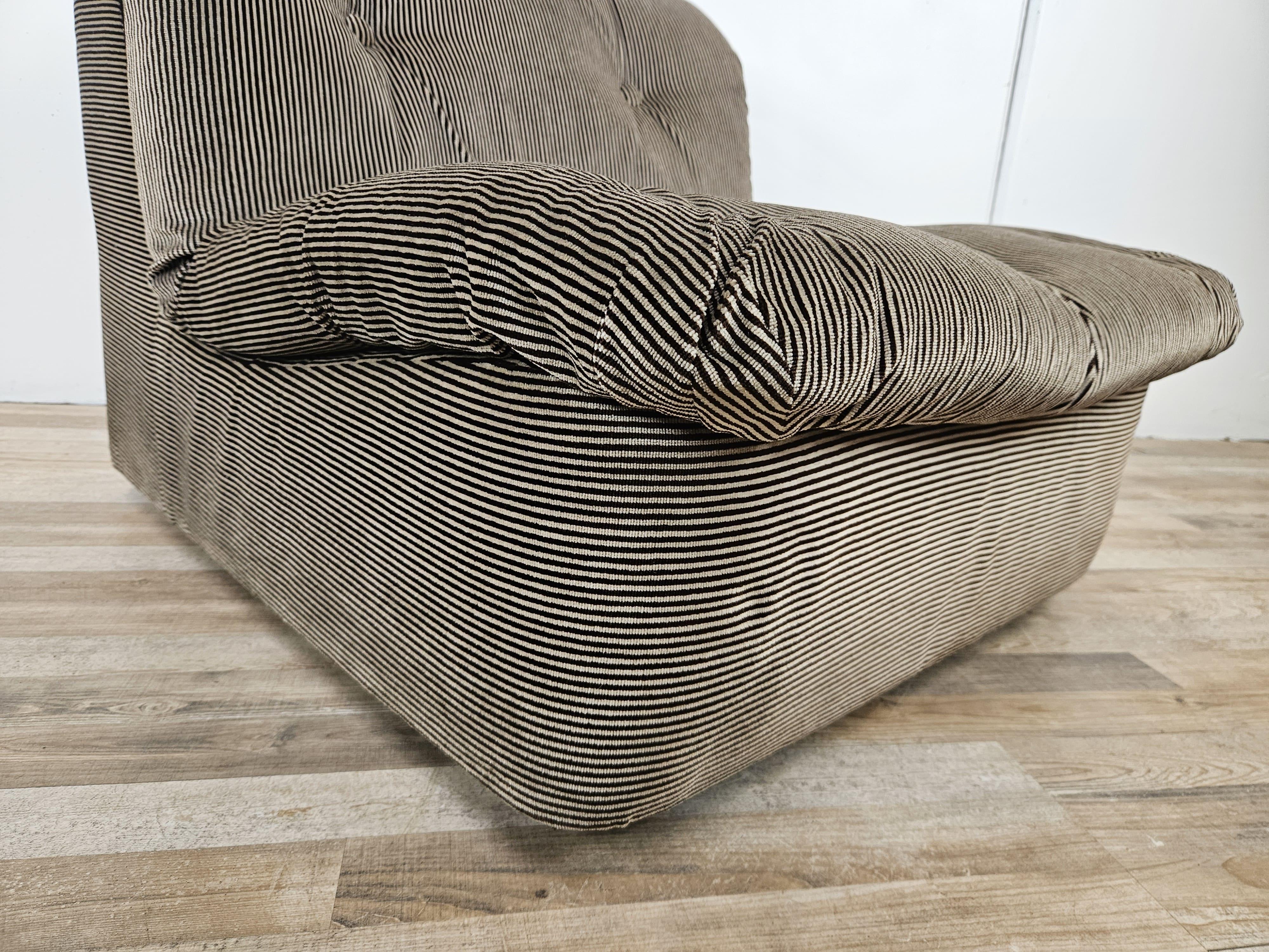 Fauteuils sectionnels italiens en tissu rayé de 1970 en vente 5