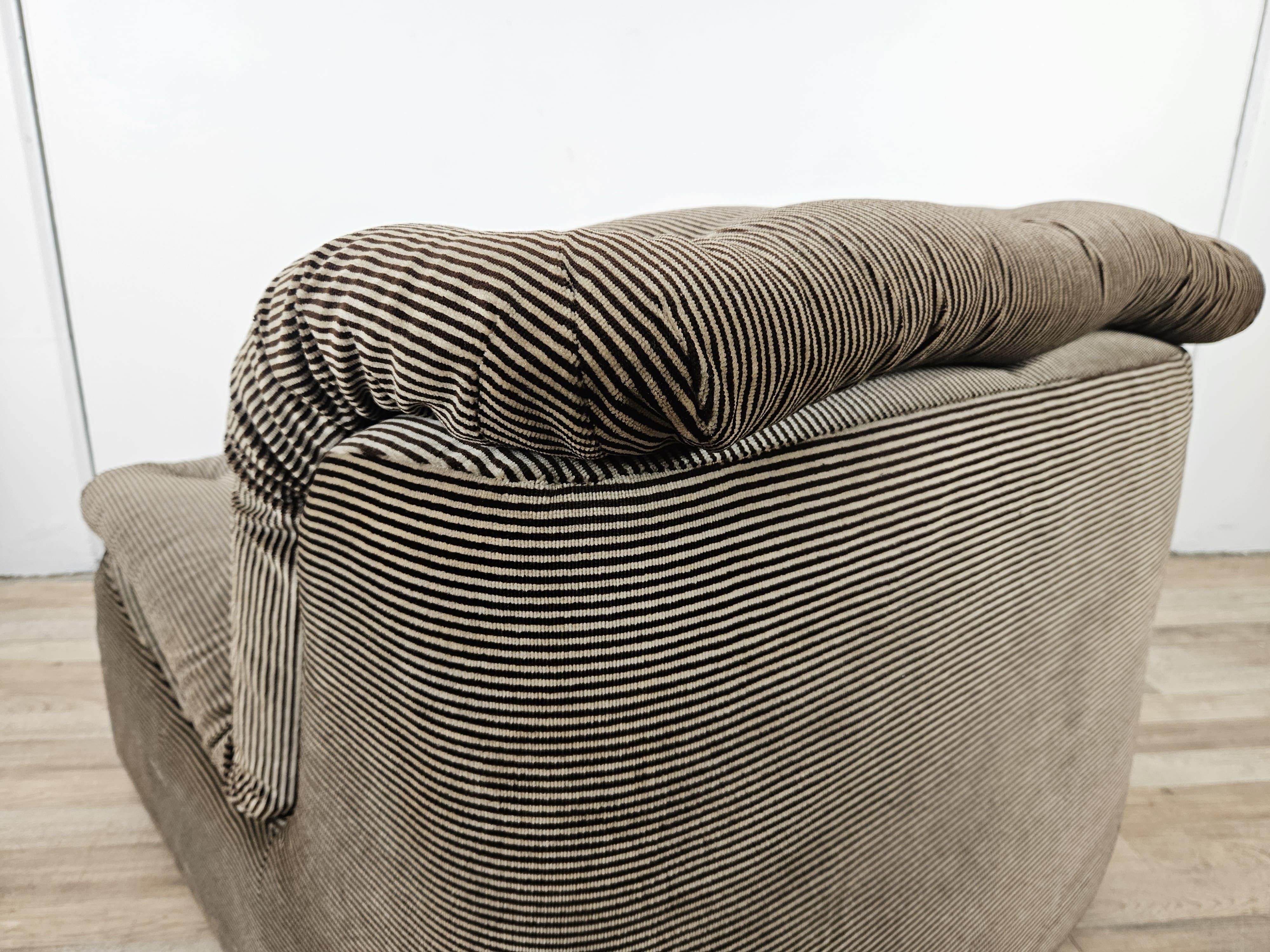 Fauteuils sectionnels italiens en tissu rayé de 1970 en vente 9
