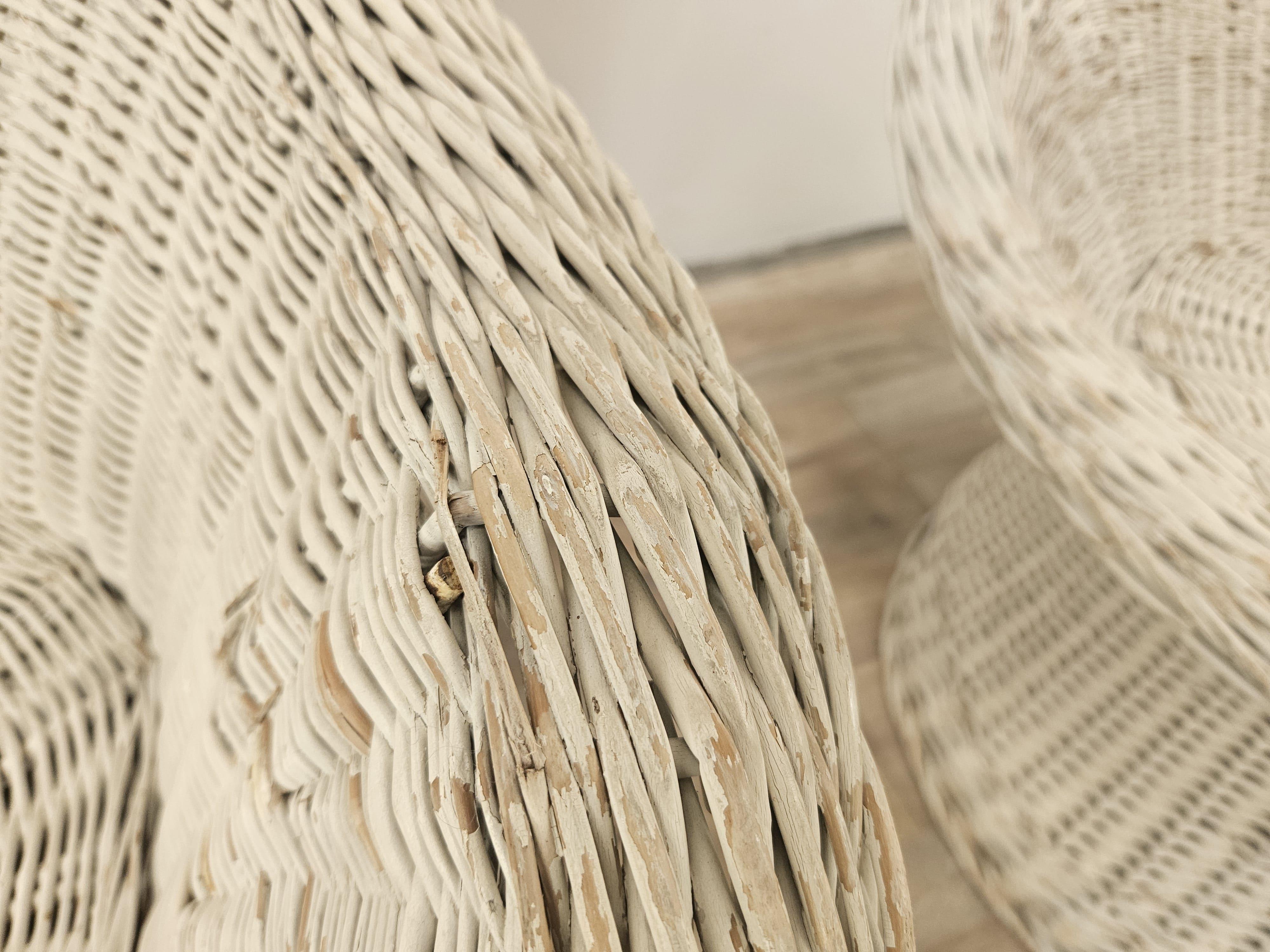 Vintage 1970s white wicker outdoor armchairs For Sale 3