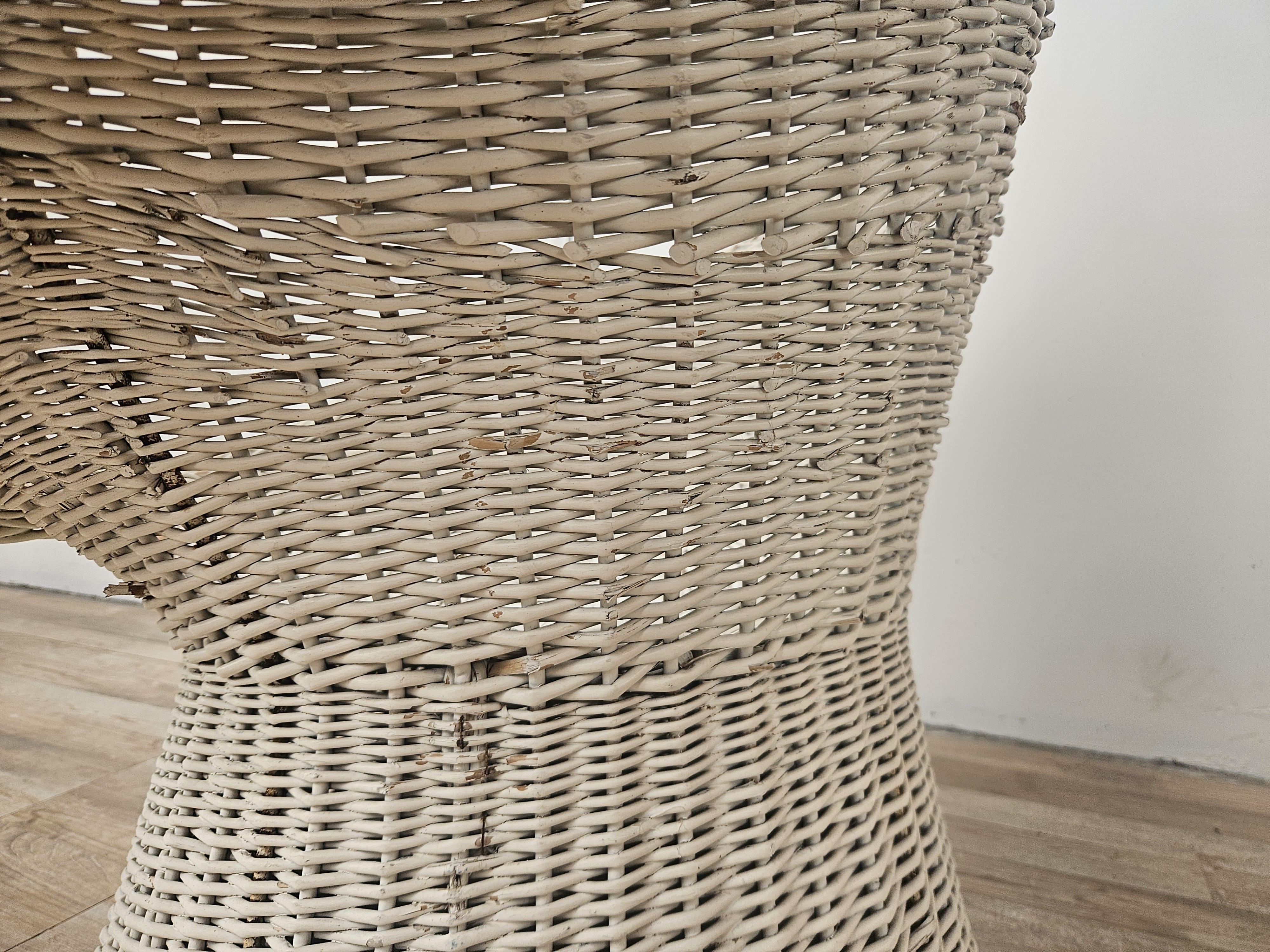 Vintage 1970s white wicker outdoor armchairs In Good Condition For Sale In Premariacco, IT