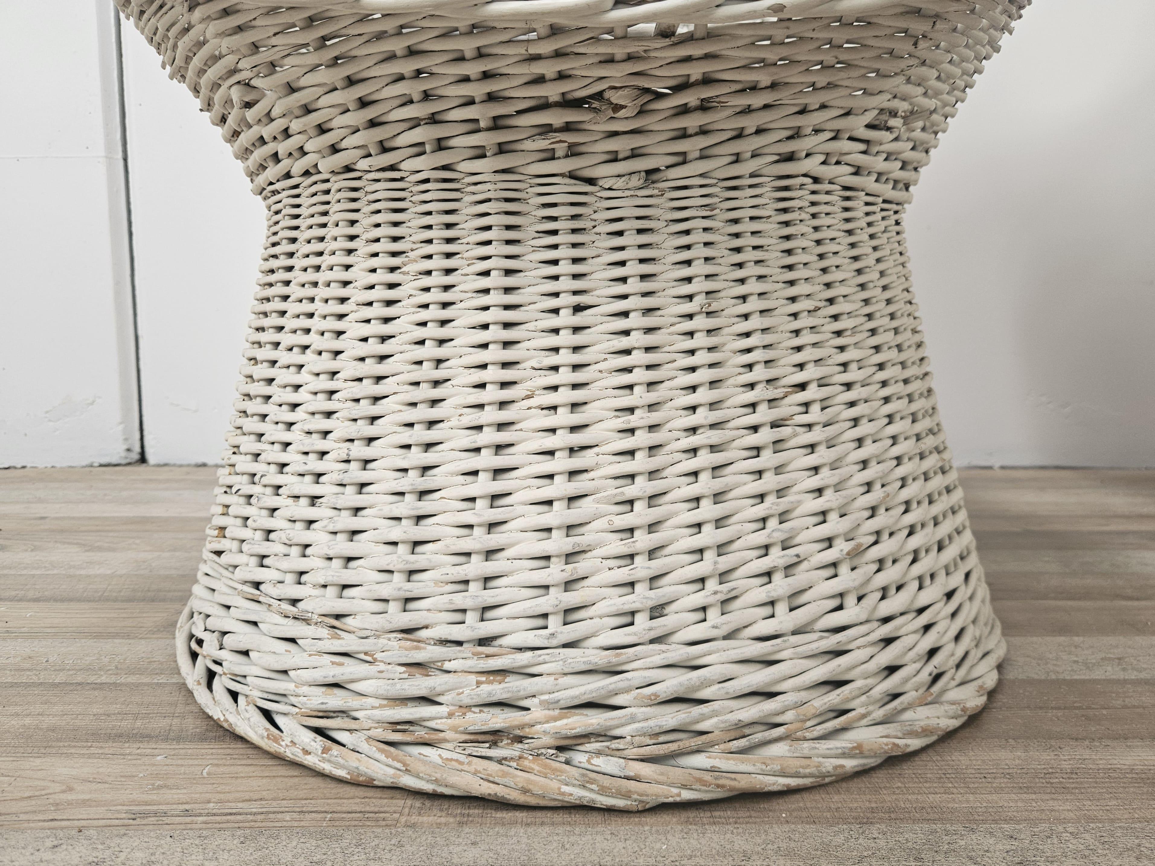 Late 20th Century Vintage 1970s white wicker outdoor armchairs For Sale