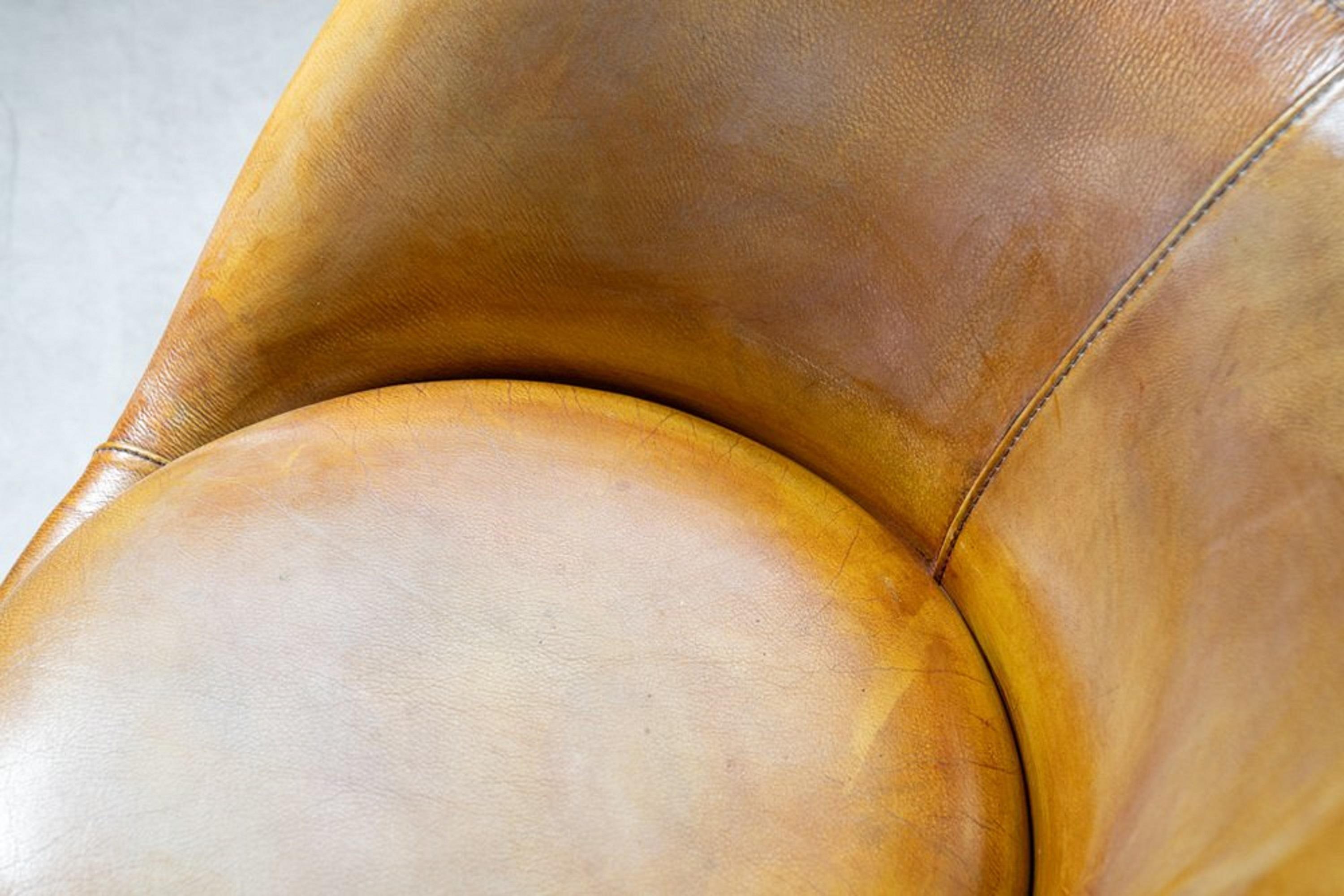 Fauteuils pivotants en cuir, début du 21e siècle en vente 9