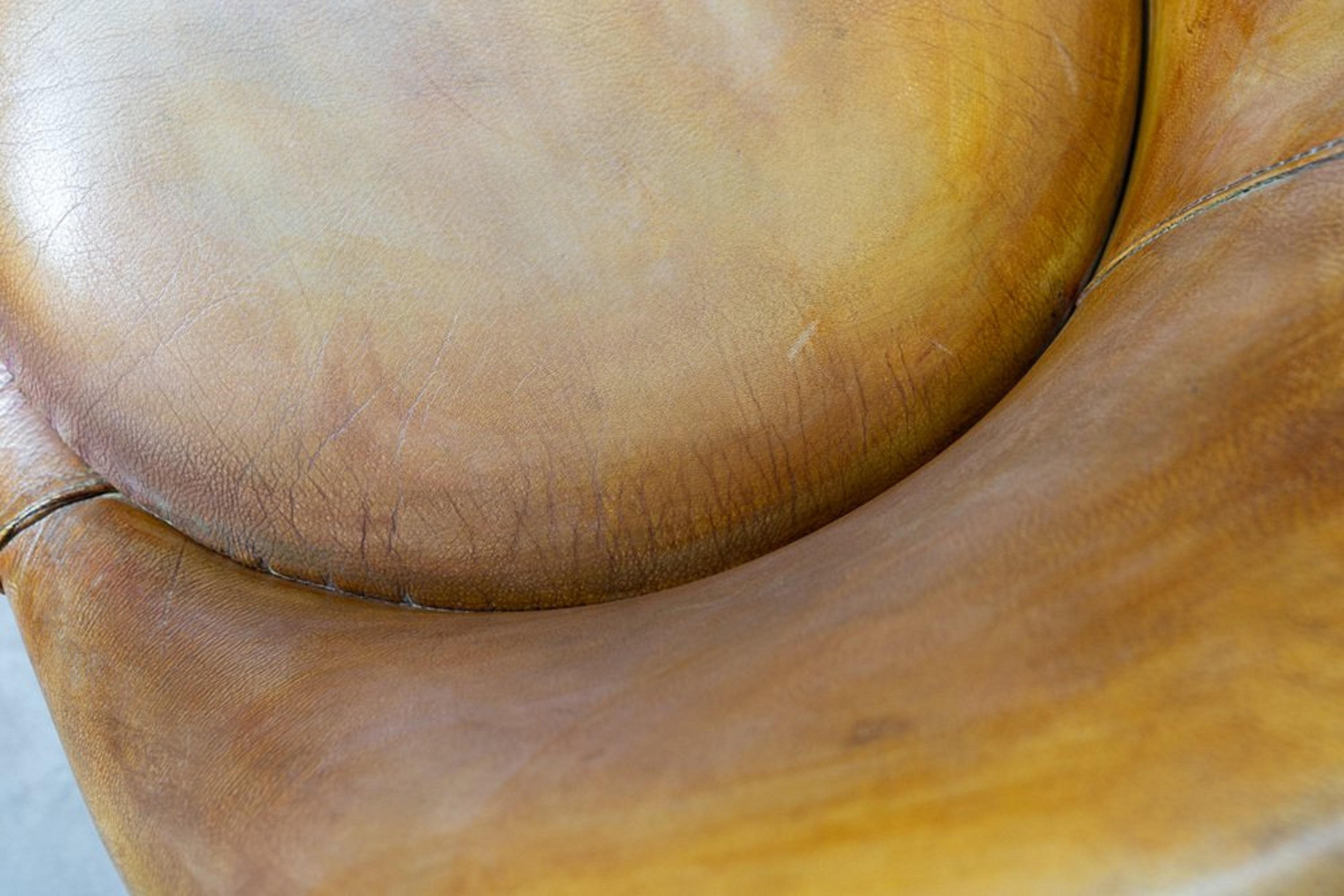 Fauteuils pivotants en cuir, début du 21e siècle en vente 11
