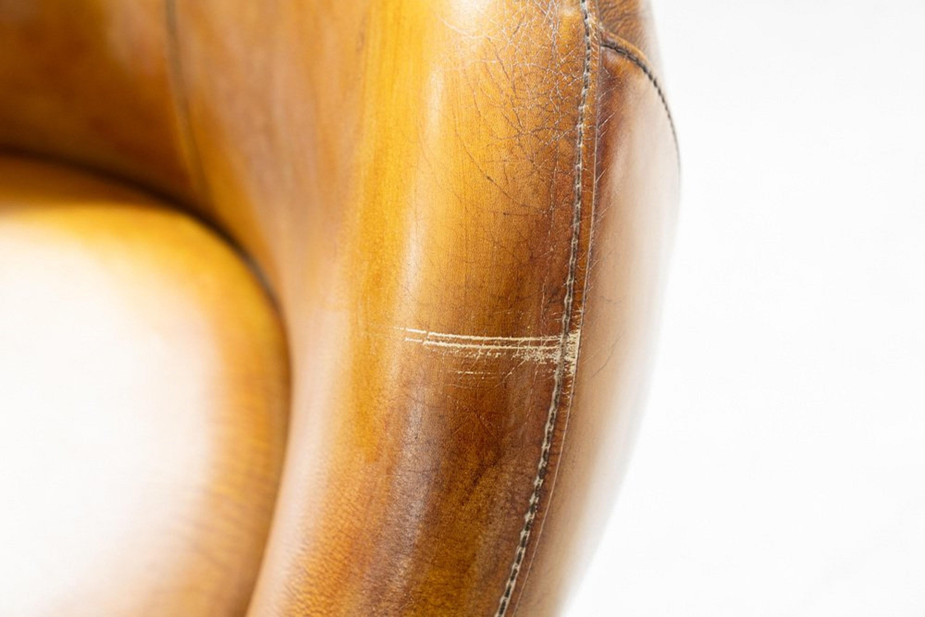 Fauteuils pivotants en cuir, début du 21e siècle en vente 12