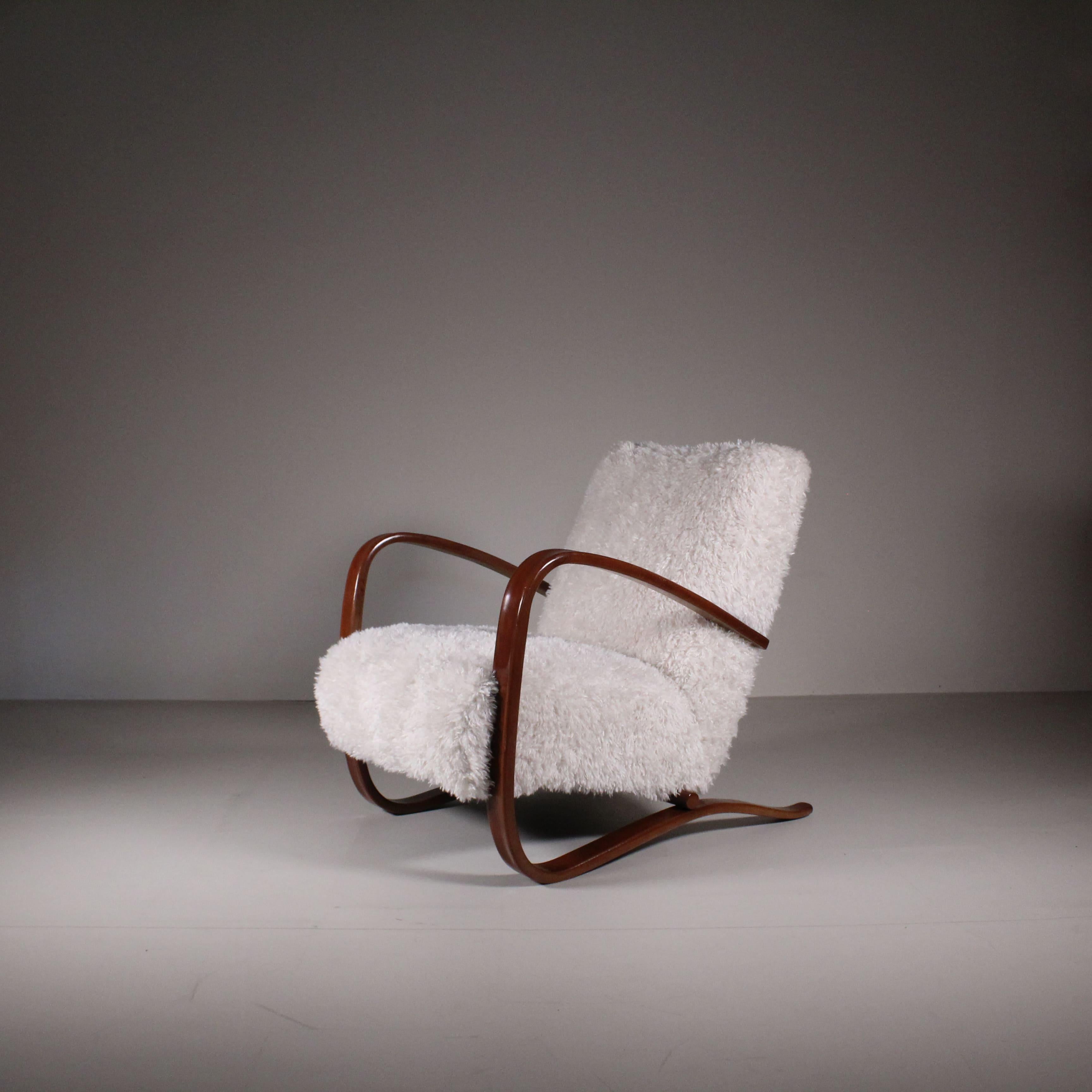 Organic Modern H269 Armchairs by Jindrich Halabala For Sale