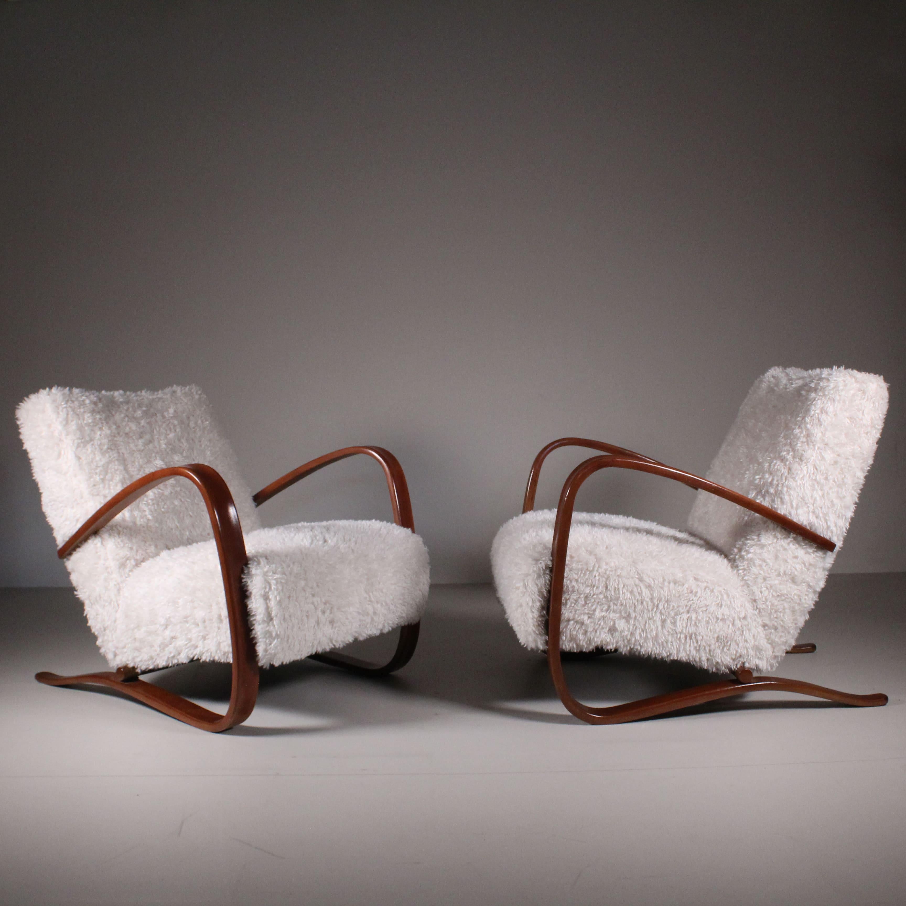 H269 Armchairs by Jindrich Halabala For Sale 3