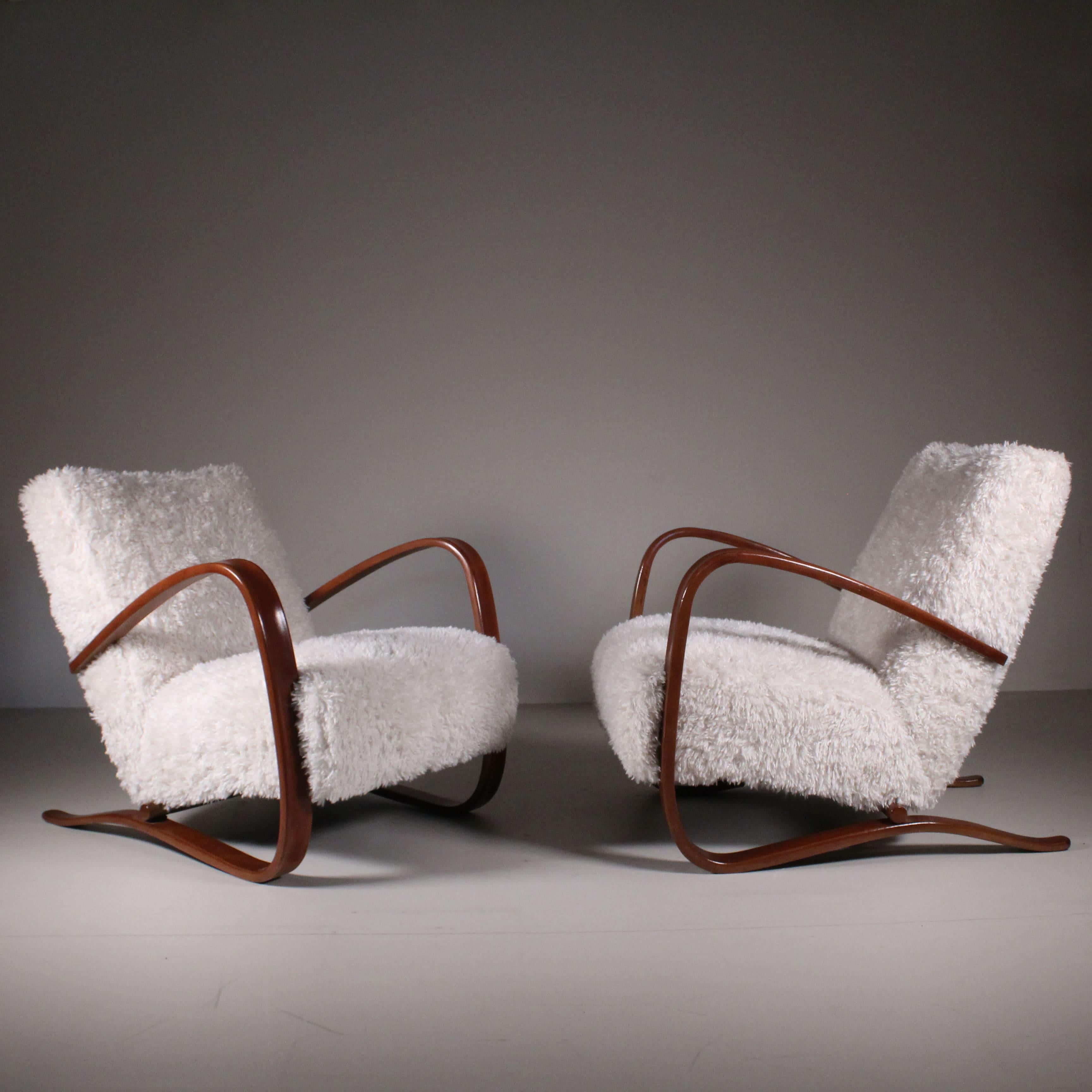 H269 Armchairs by Jindrich Halabala 3