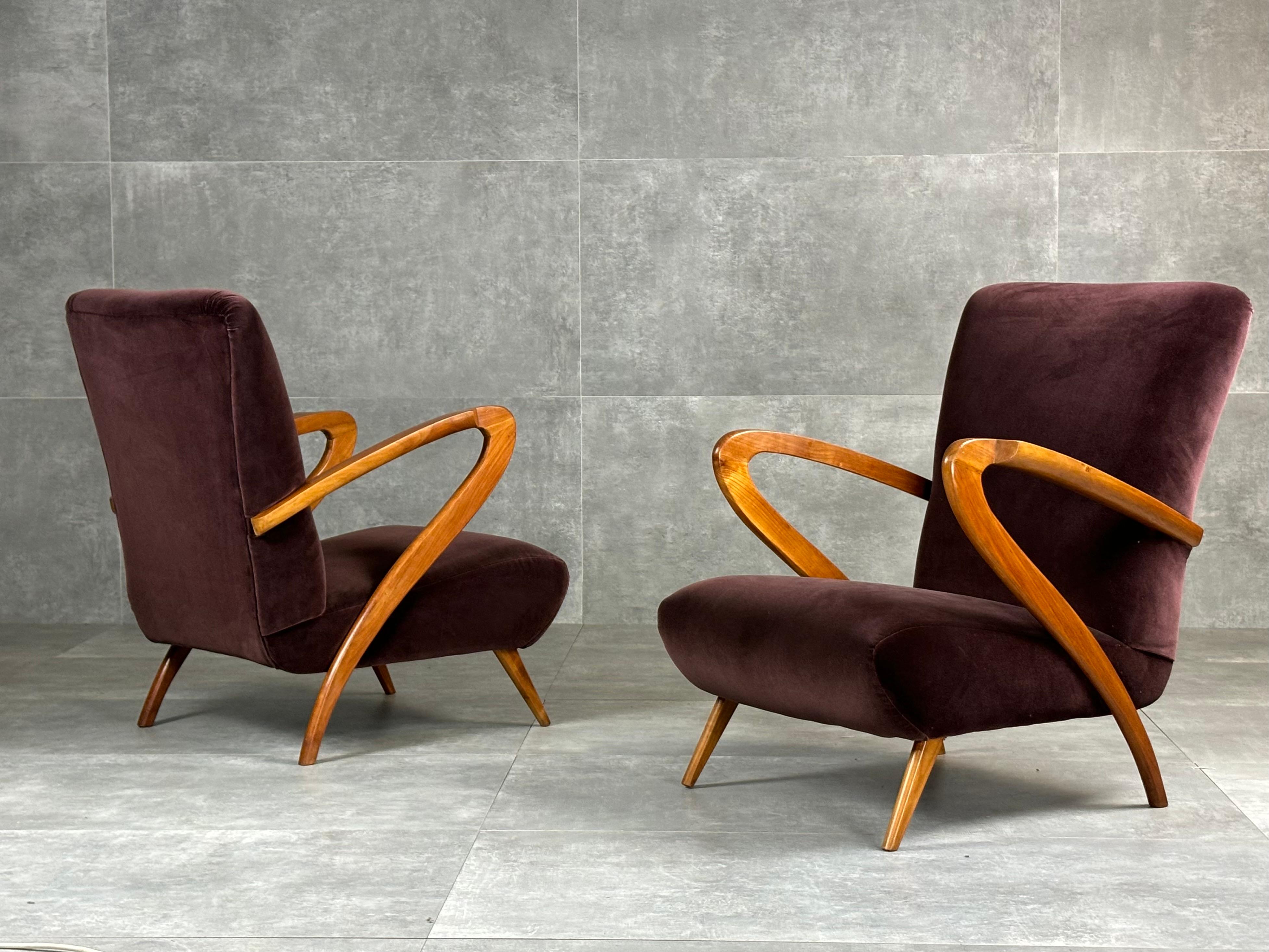 Sessel aus Holz und Samt, 1940er Jahre, 2er-Set (Mid-20th Century) im Angebot
