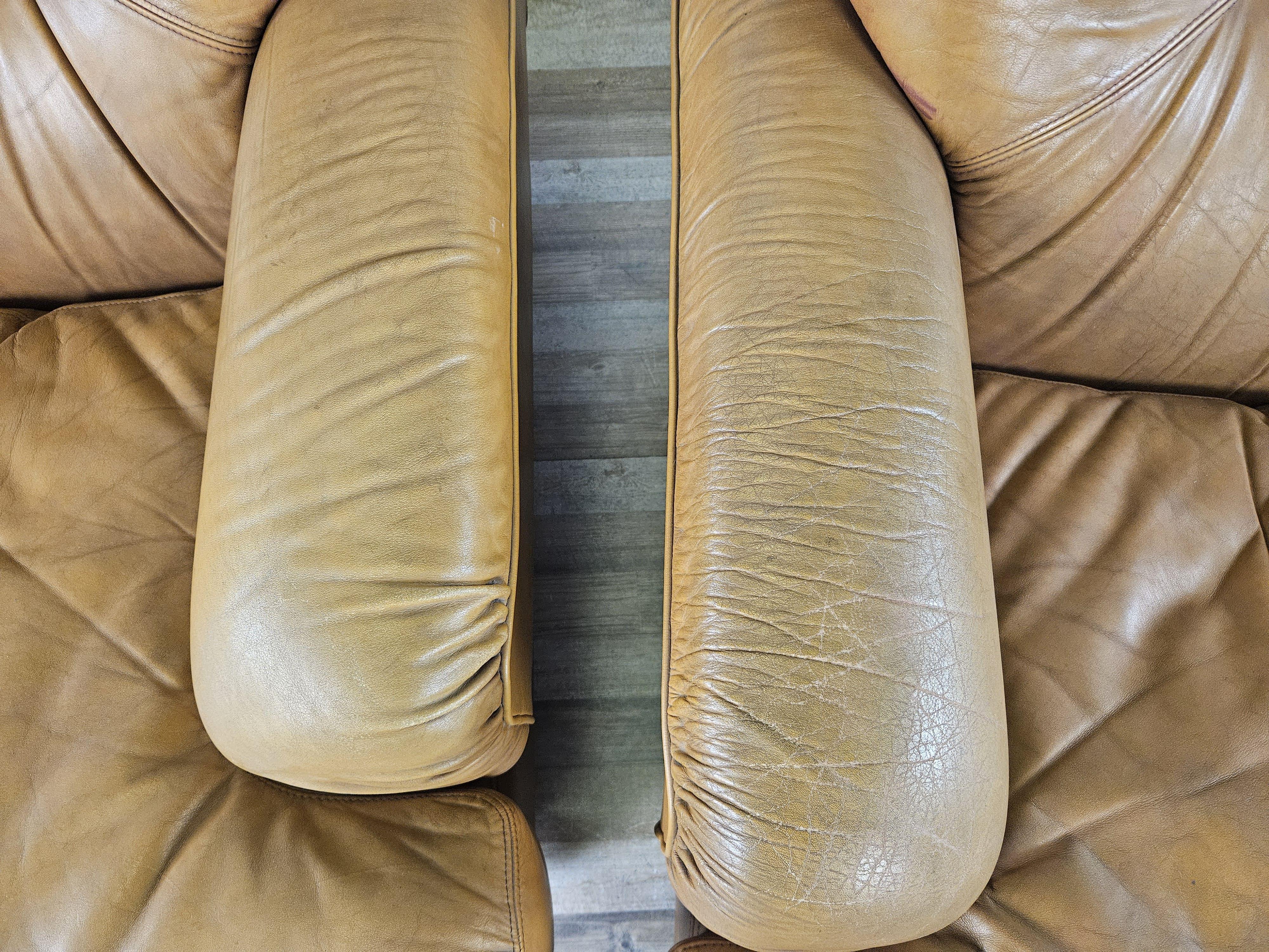 Cognac leather 1970s armchairs by Estasis Salotti - Meda For Sale 3