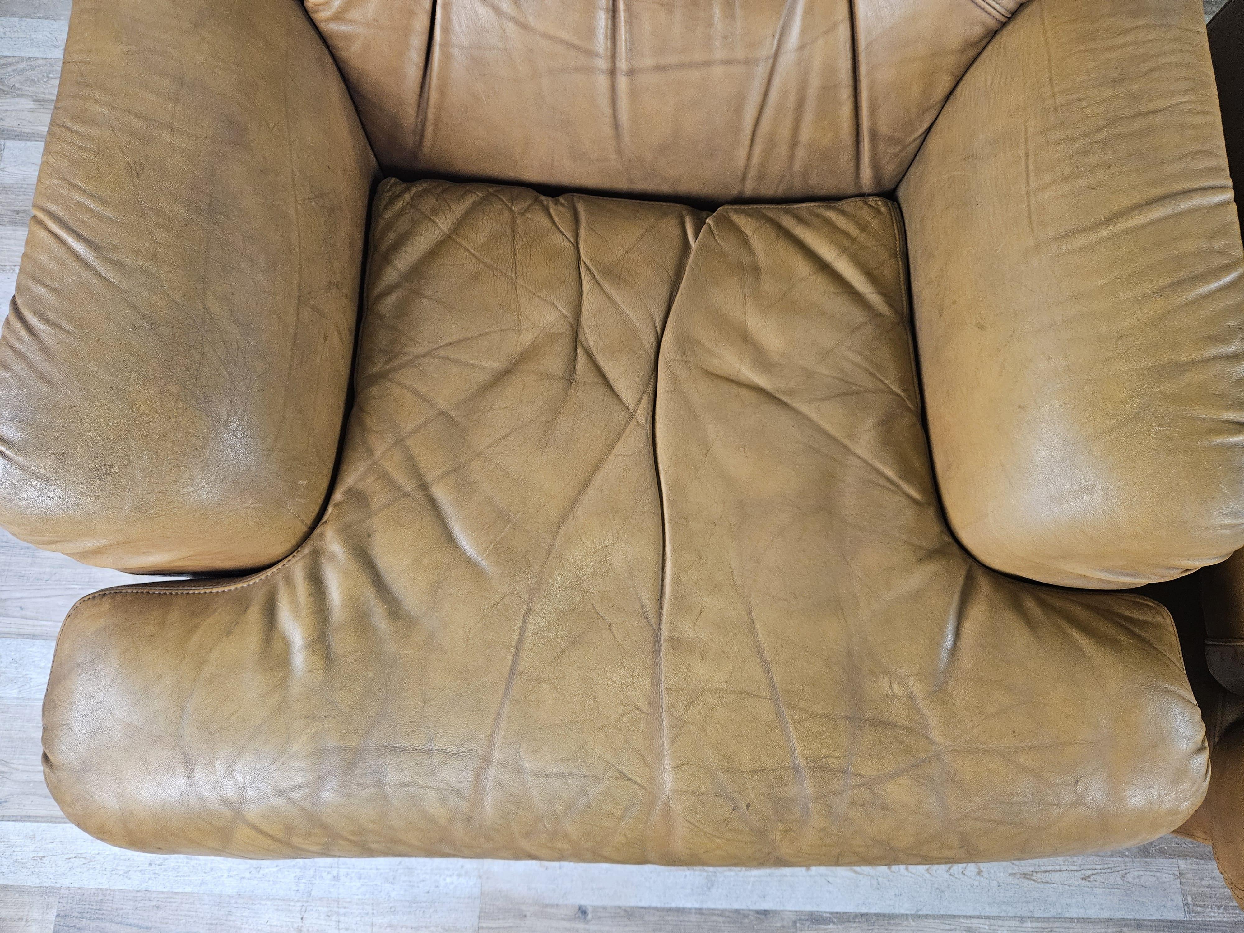 Cognac leather 1970s armchairs by Estasis Salotti - Meda For Sale 7