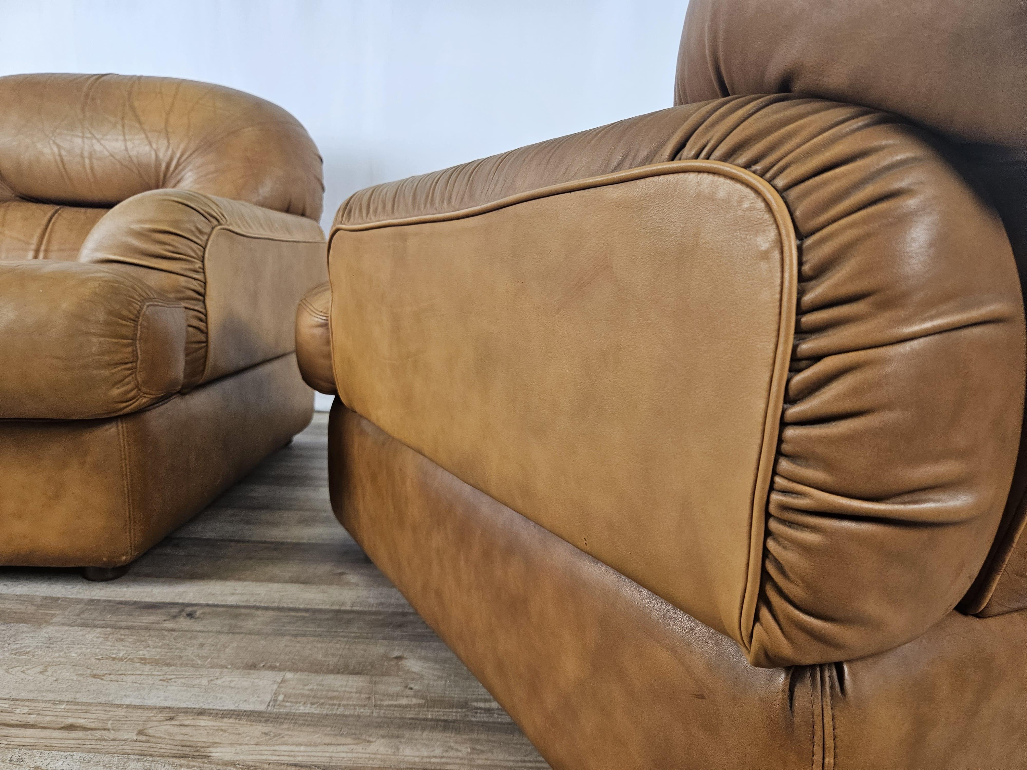 Leather Cognac leather 1970s armchairs by Estasis Salotti - Meda For Sale