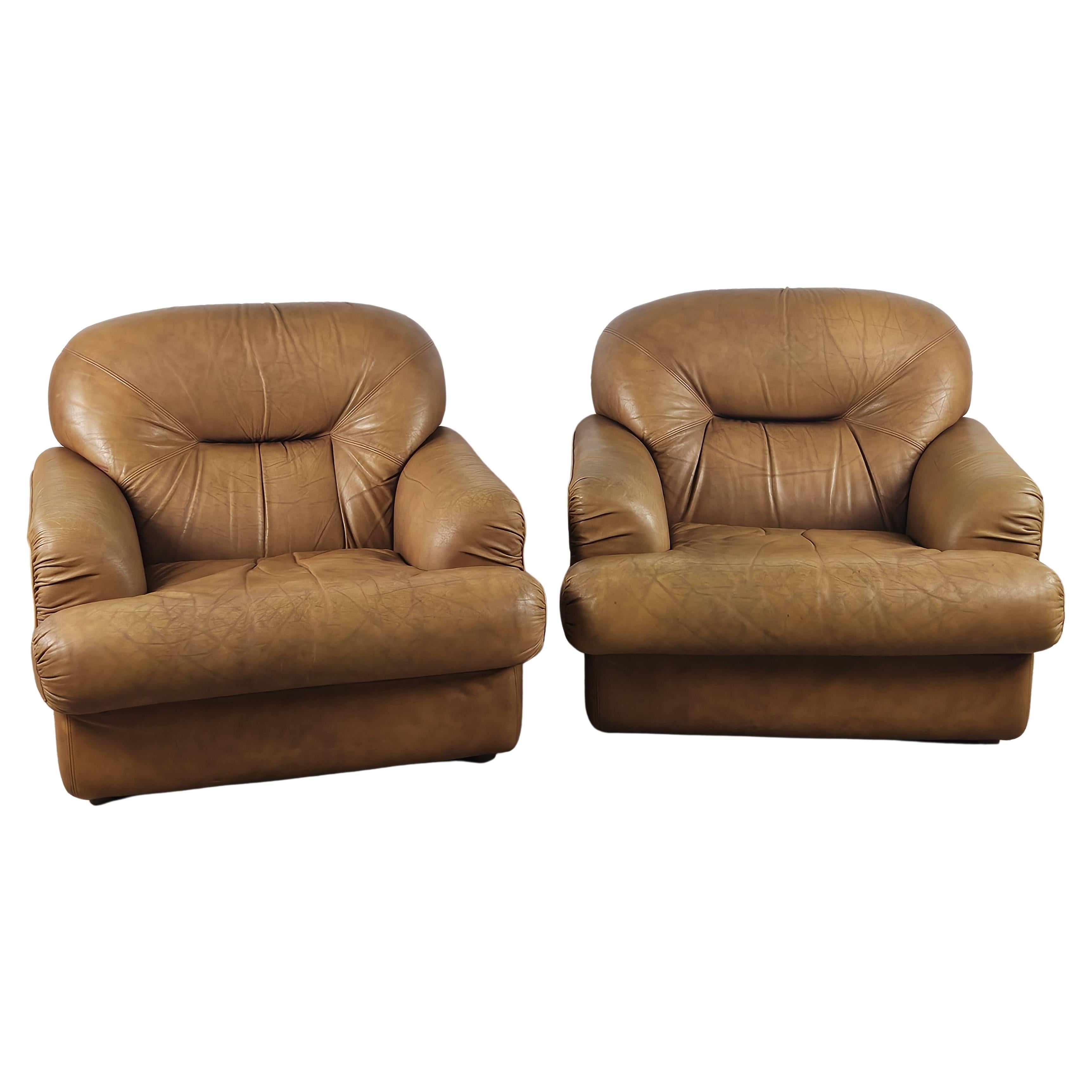 Cognac leather 1970s armchairs by Estasis Salotti - Meda For Sale