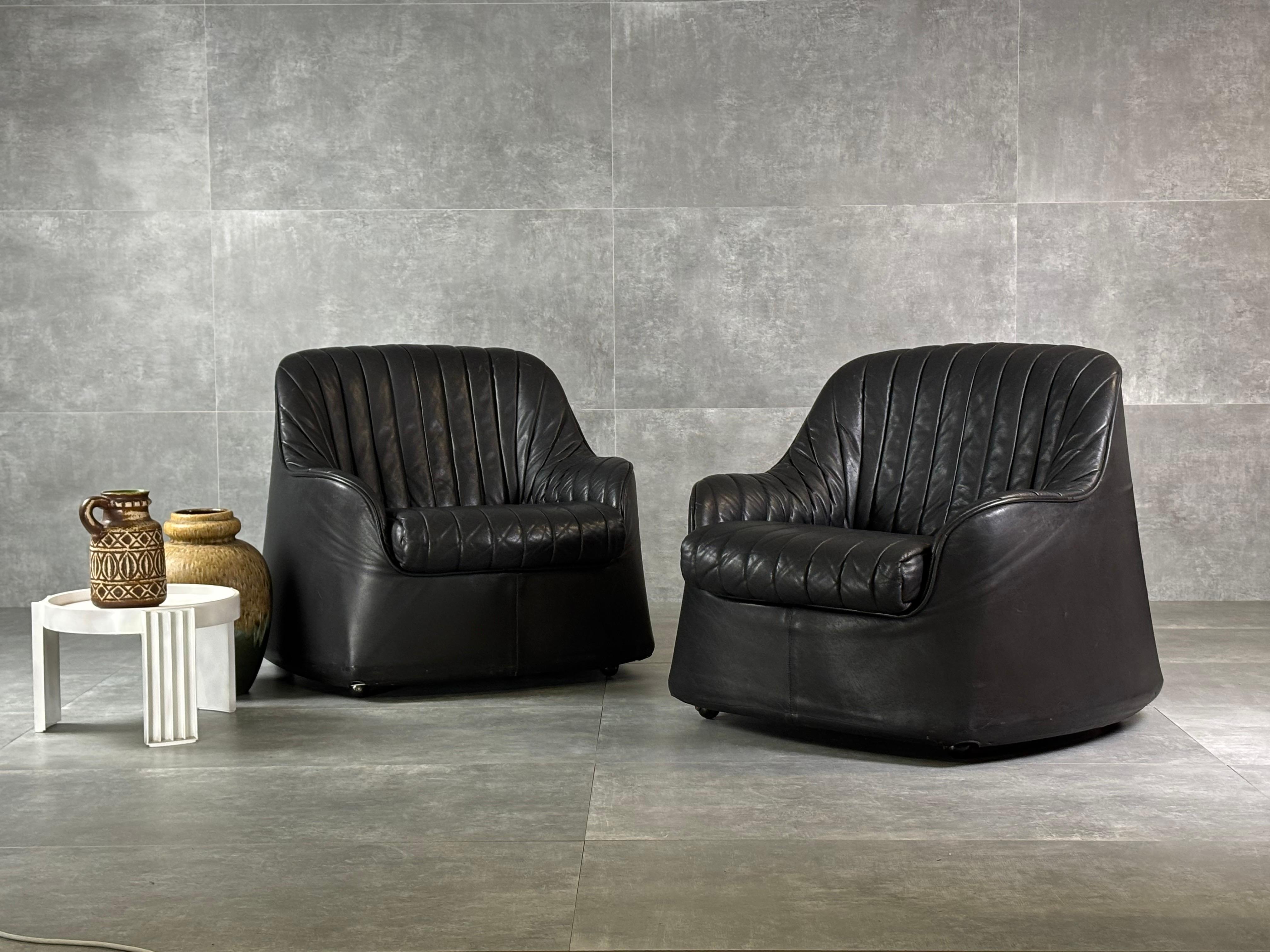 Italian Poltrone in pelle originale ''Ciprea'' di Afra e Tobia Scarpa, Cassina, 1970s, 2 For Sale