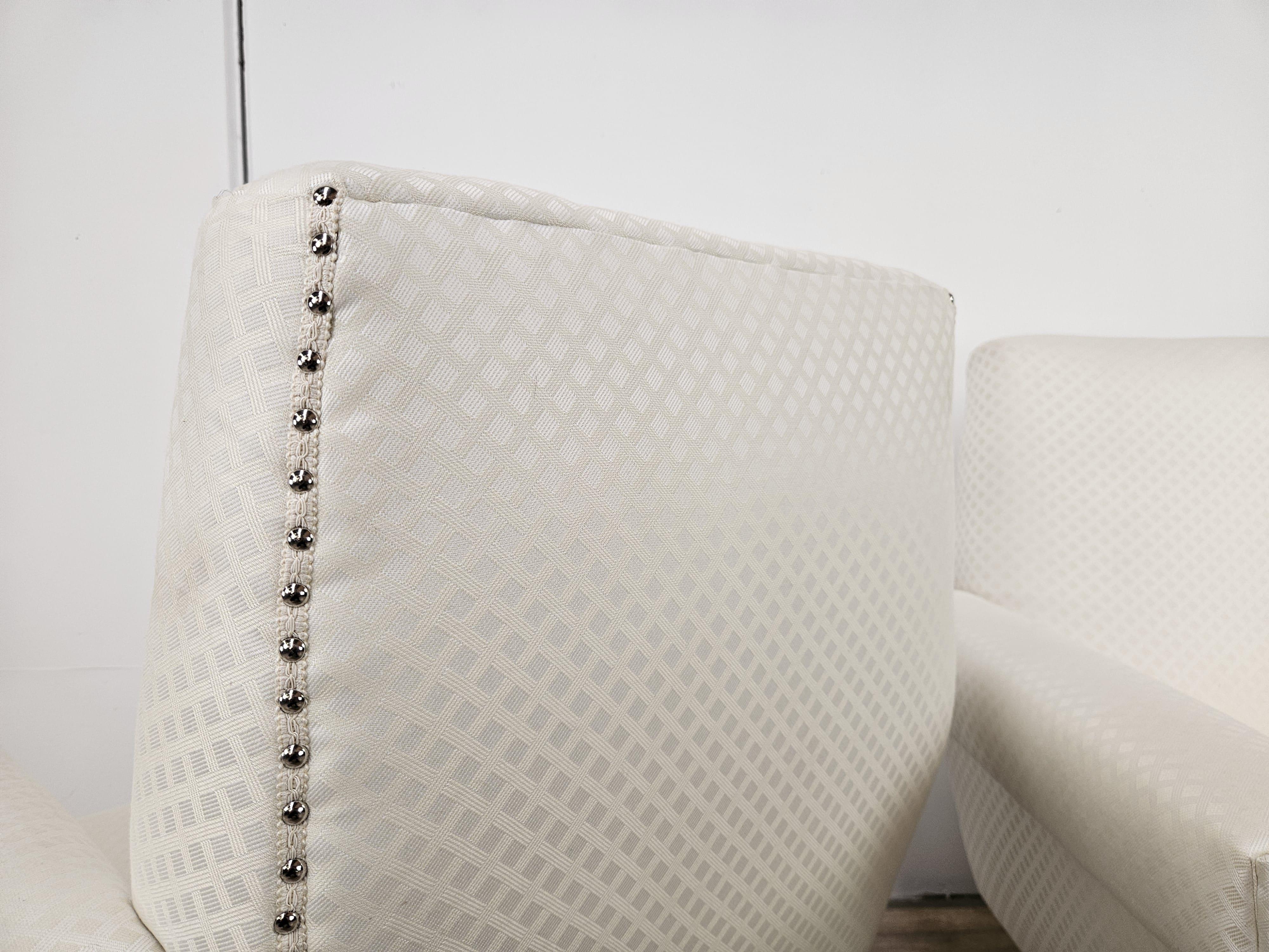 Italienische 1950er Design Sessel aus cremefarbenem Stoff mit Eisenfüßen im Angebot 9
