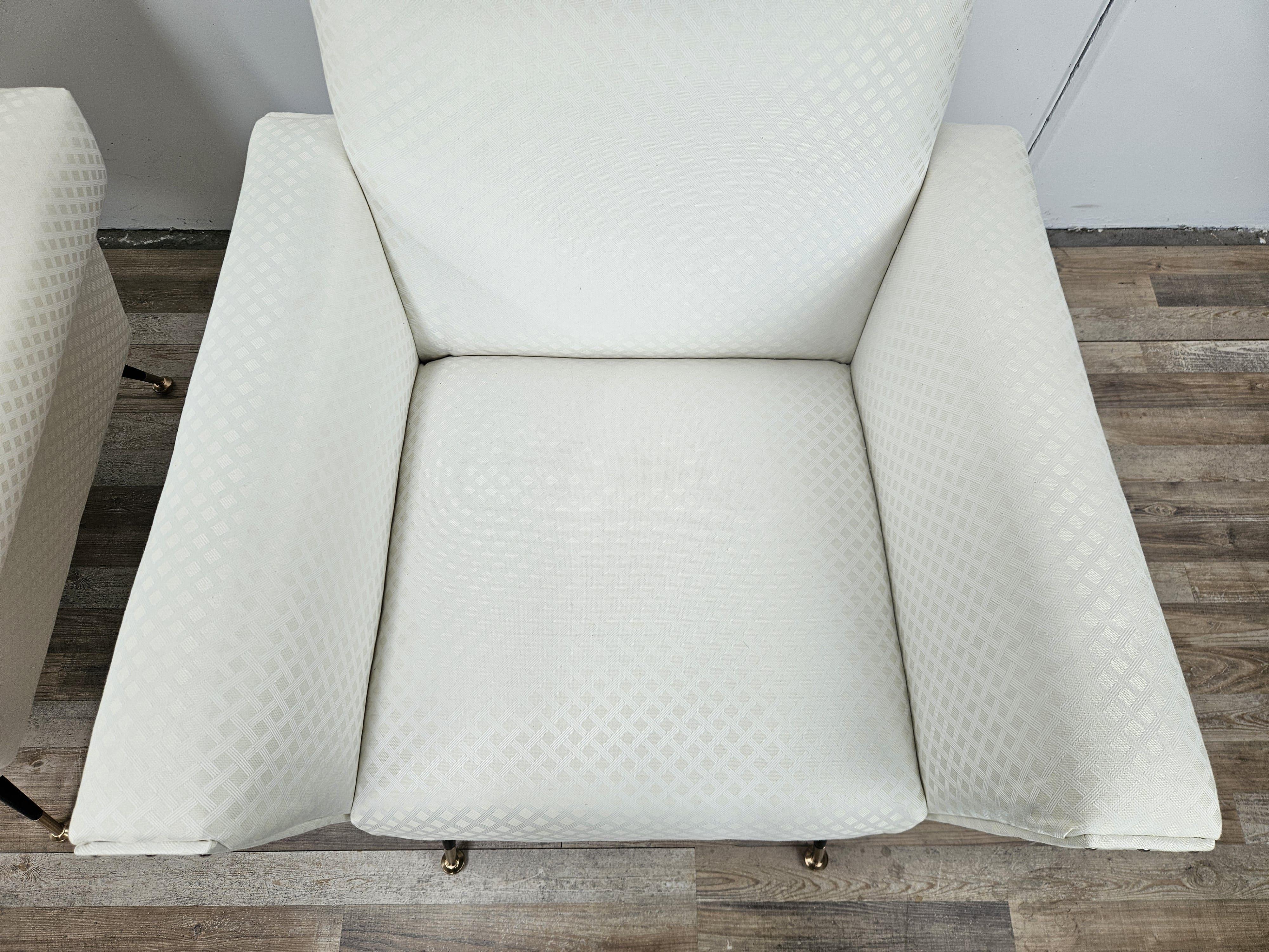 Italienische 1950er Design Sessel aus cremefarbenem Stoff mit Eisenfüßen im Angebot 3