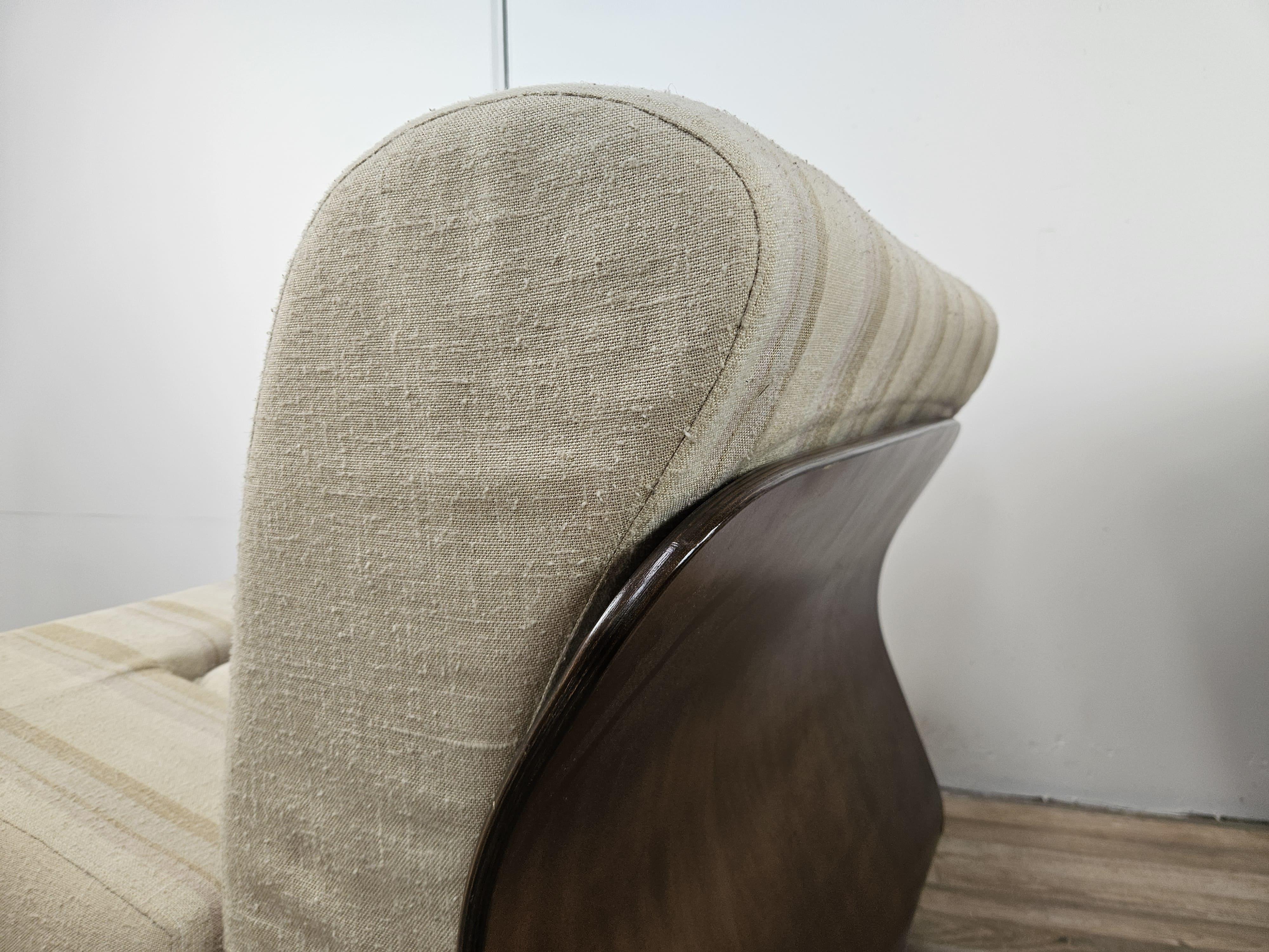 Fauteuils en bois italiens Mid Century des années 1970, recouverts de tissu en vente 7
