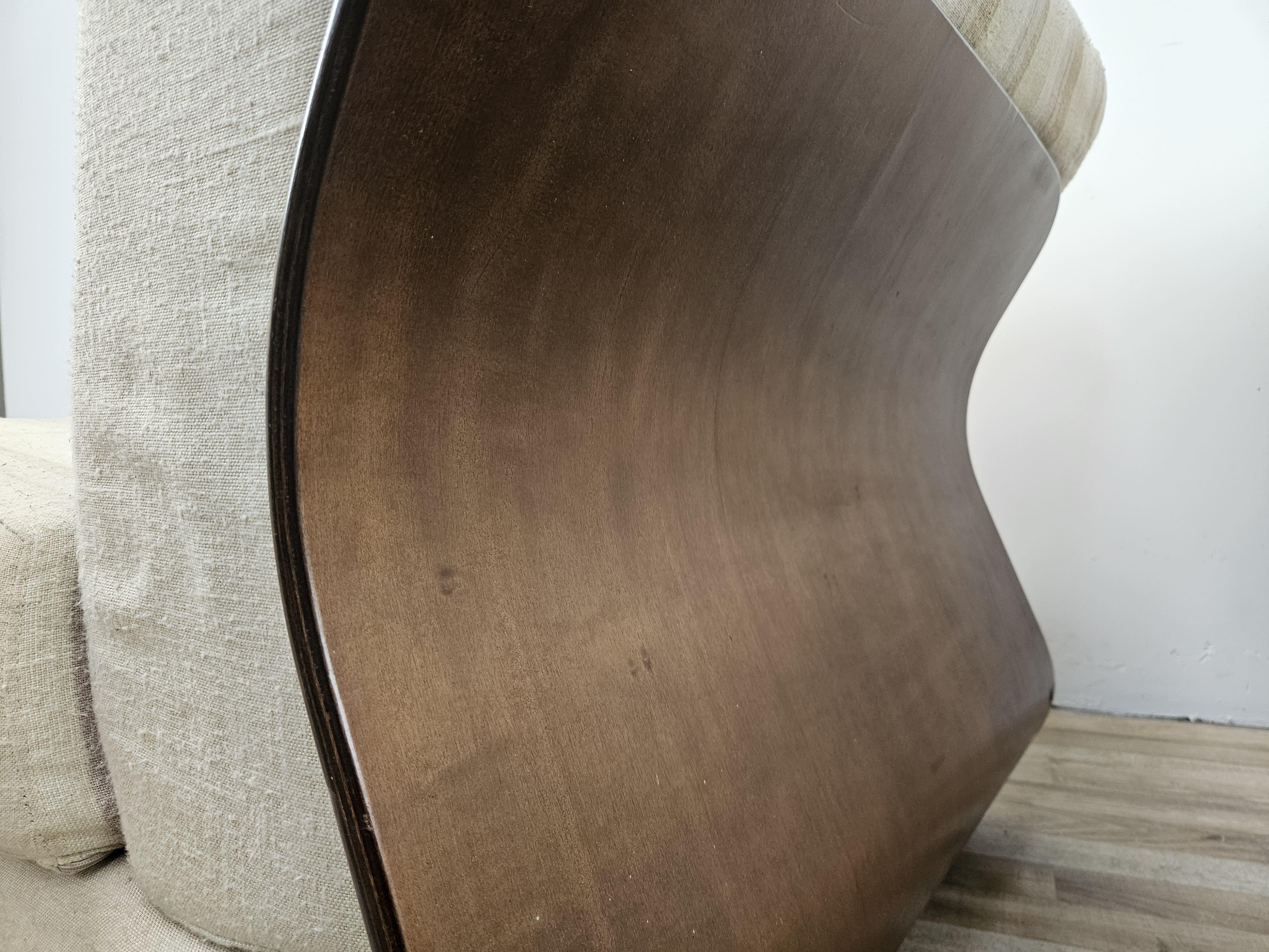 Fauteuils en bois italiens Mid Century des années 1970, recouverts de tissu en vente 9