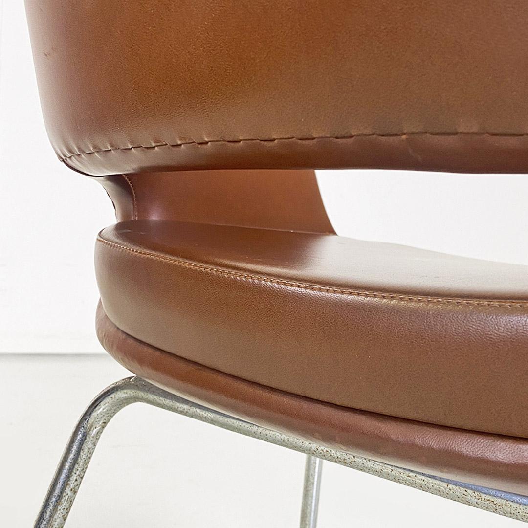 Modern Italian armchairs, brown leather and chrome-plated steel, Cassina ca. 1970. For Sale 6