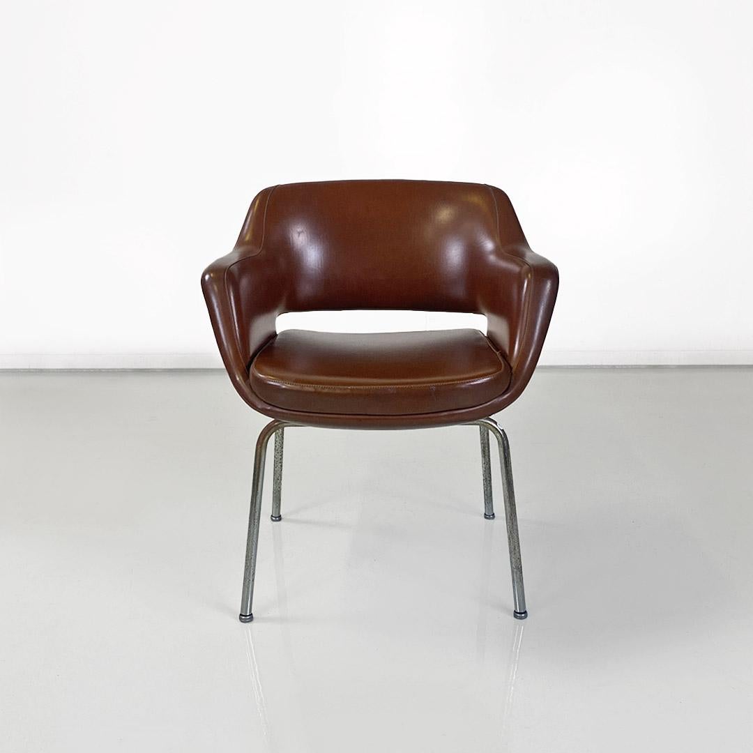 Steel Modern Italian armchairs, brown leather and chrome-plated steel, Cassina ca. 1970. For Sale