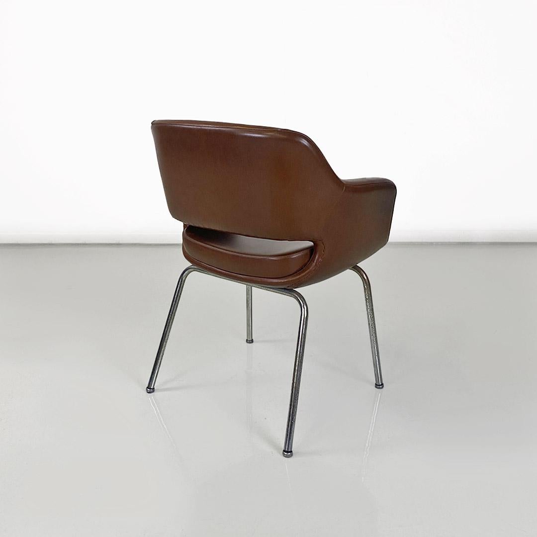 Modern Italian armchairs, brown leather and chrome-plated steel, Cassina ca. 1970. For Sale 1