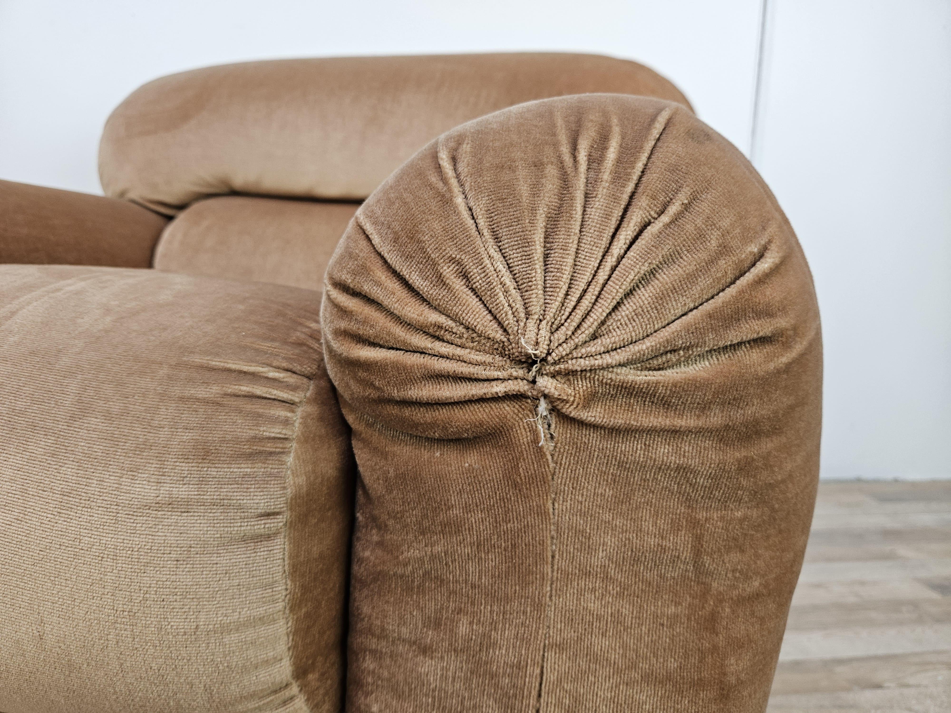 Poltrone italiane vintage in stoffa marrone chiaro, 1970 en venta 3