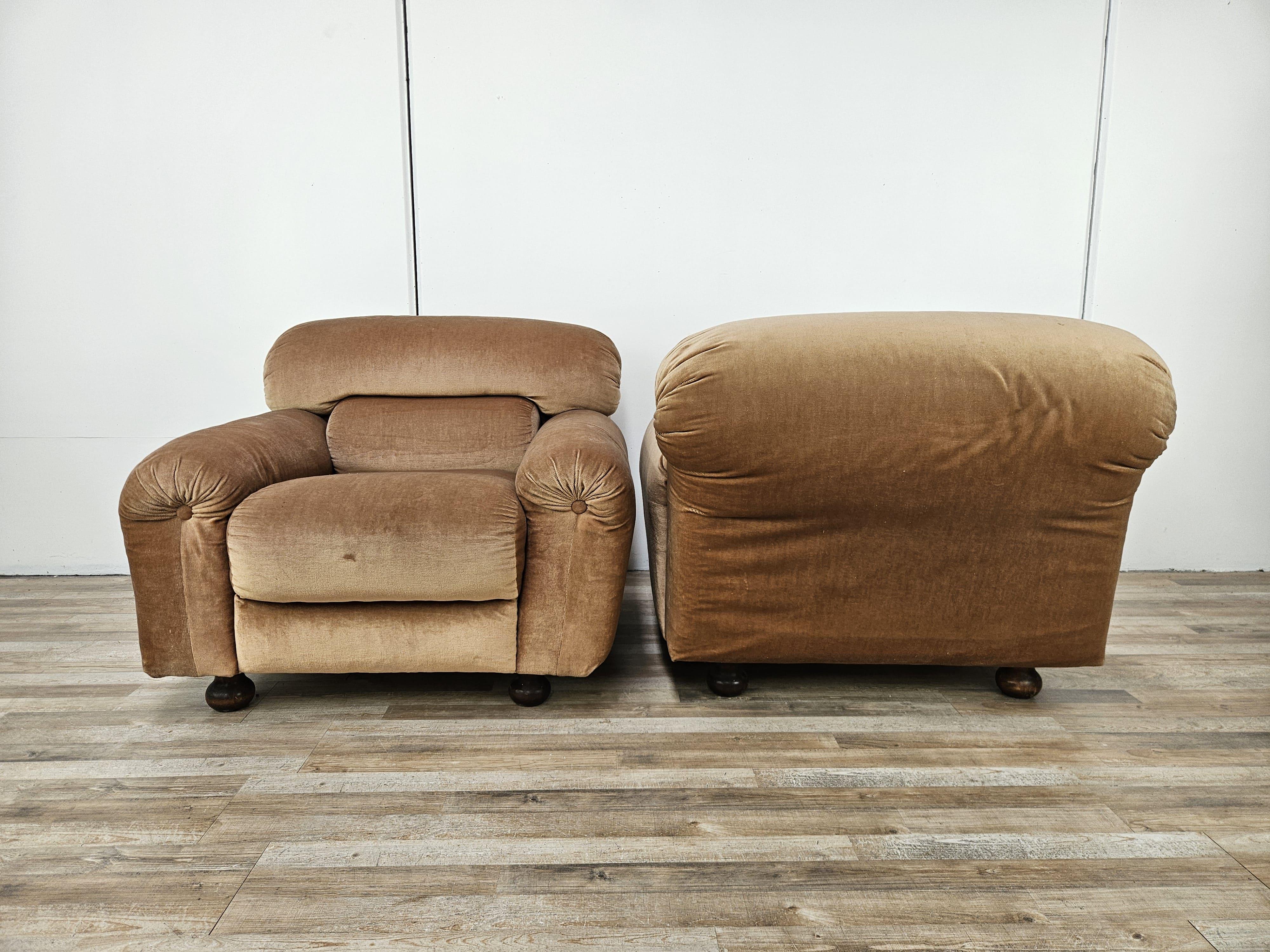 Poltrone italiane vintage in stoffa marrone chiaro, 1970 Moderno de mediados de siglo en venta