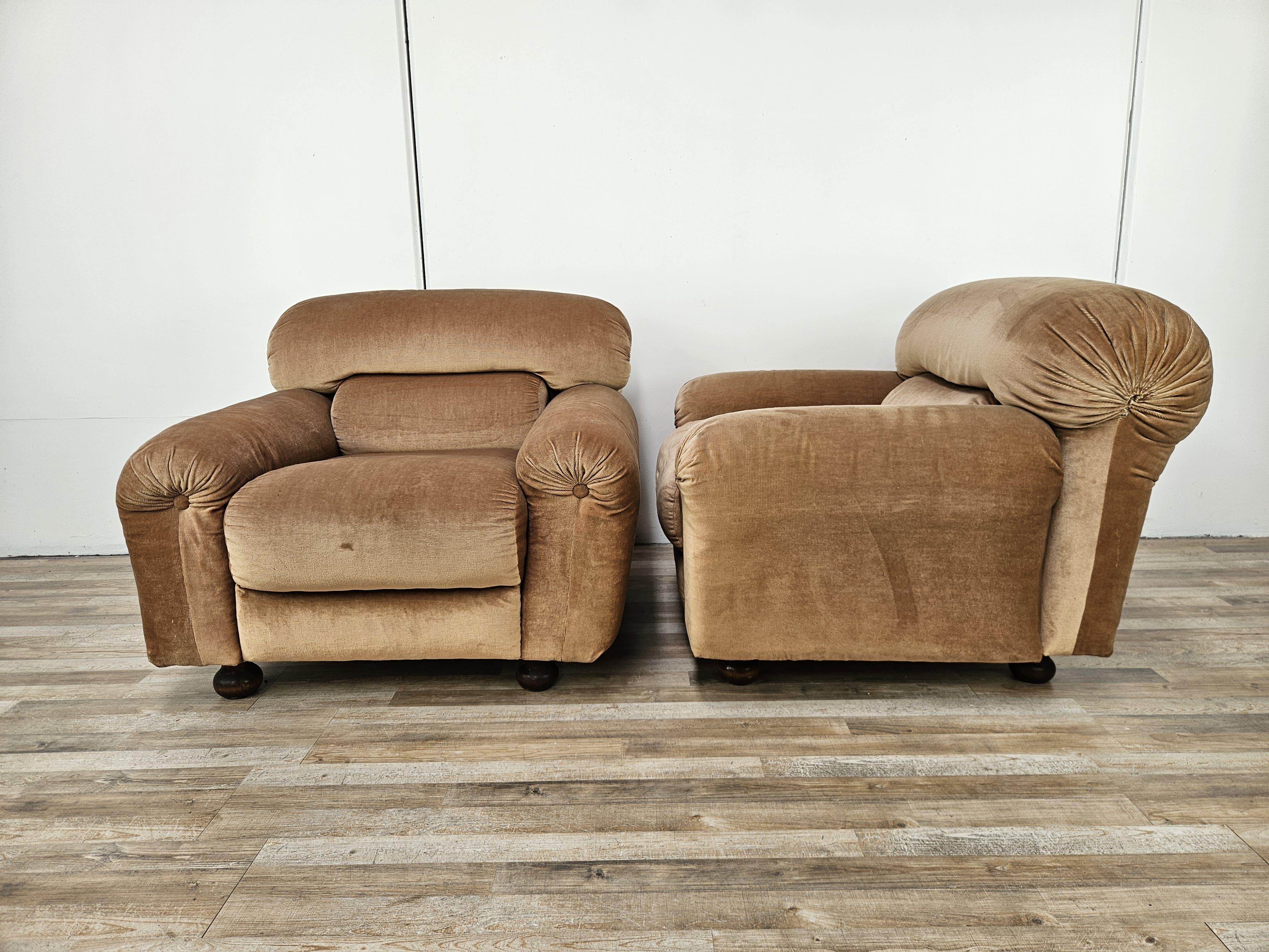 Poltrone italiane vintage in stoffa marrone chiaro, 1970 Italian en venta