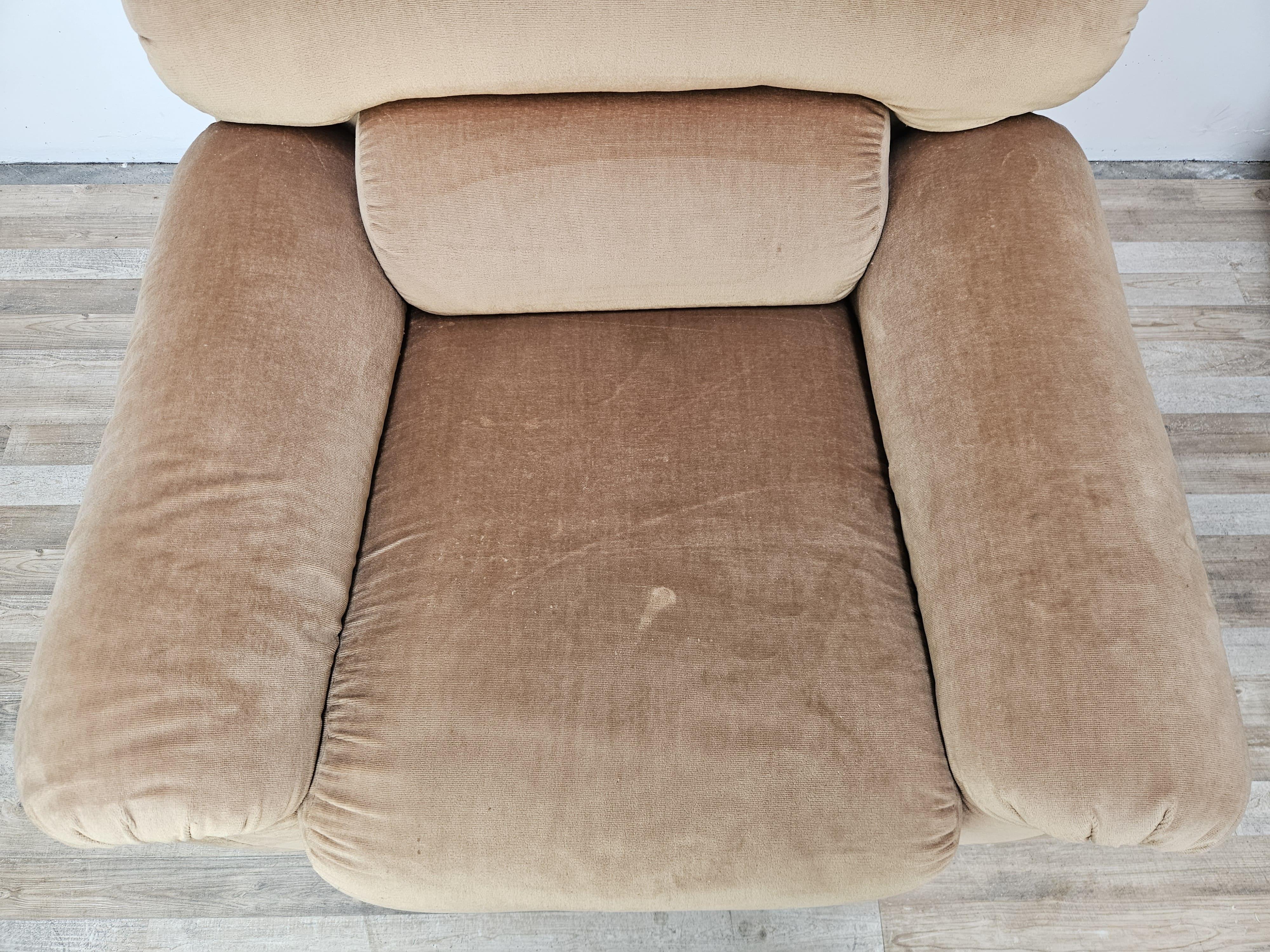 Poltrone italiane vintage in stoffa marrone chiaro, 1970 Late 20th Century en venta