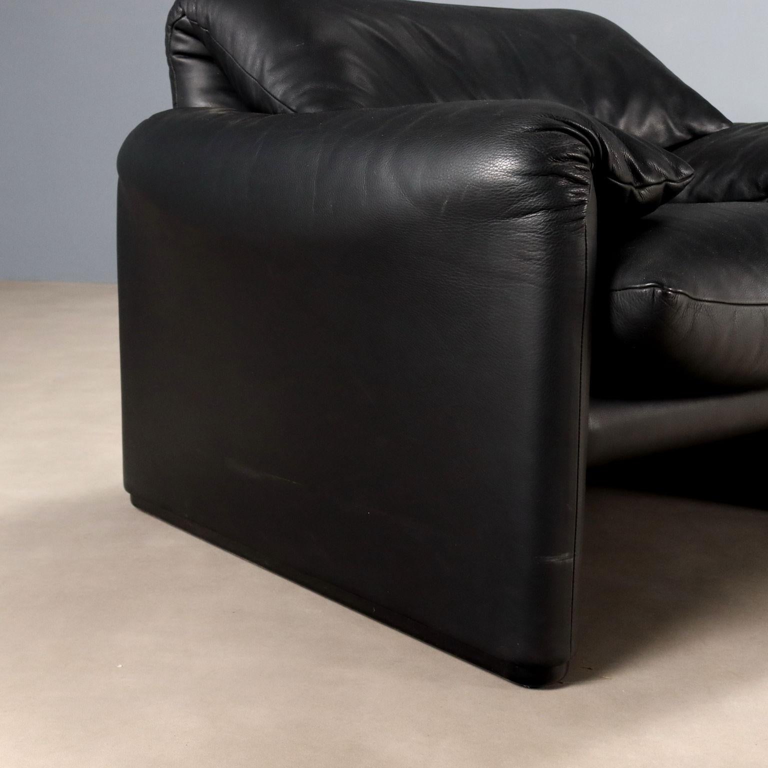 Poltrone 'Maralunga' di Vico Magistretti per Cassina anni 80-90 in pelle nera en Bueno estado para la venta en Milano, IT