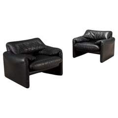 Poltrone 'Maralunga' di Vico Magistretti per Cassina anni 80-90 in pelle nera
