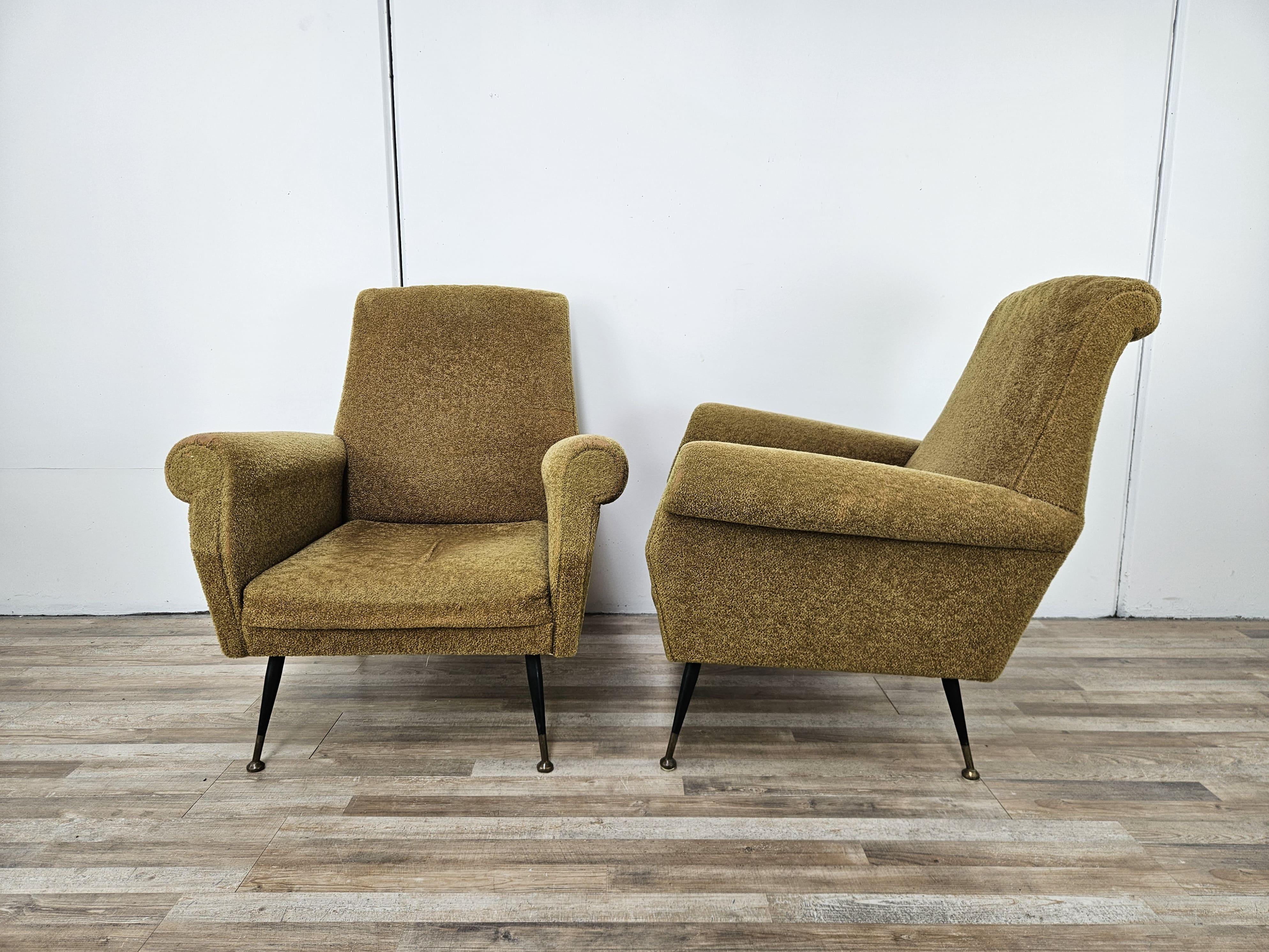 Poltrone Mid Century in stoffa con piedi in ferro e legno, 1960 (Italian) im Angebot