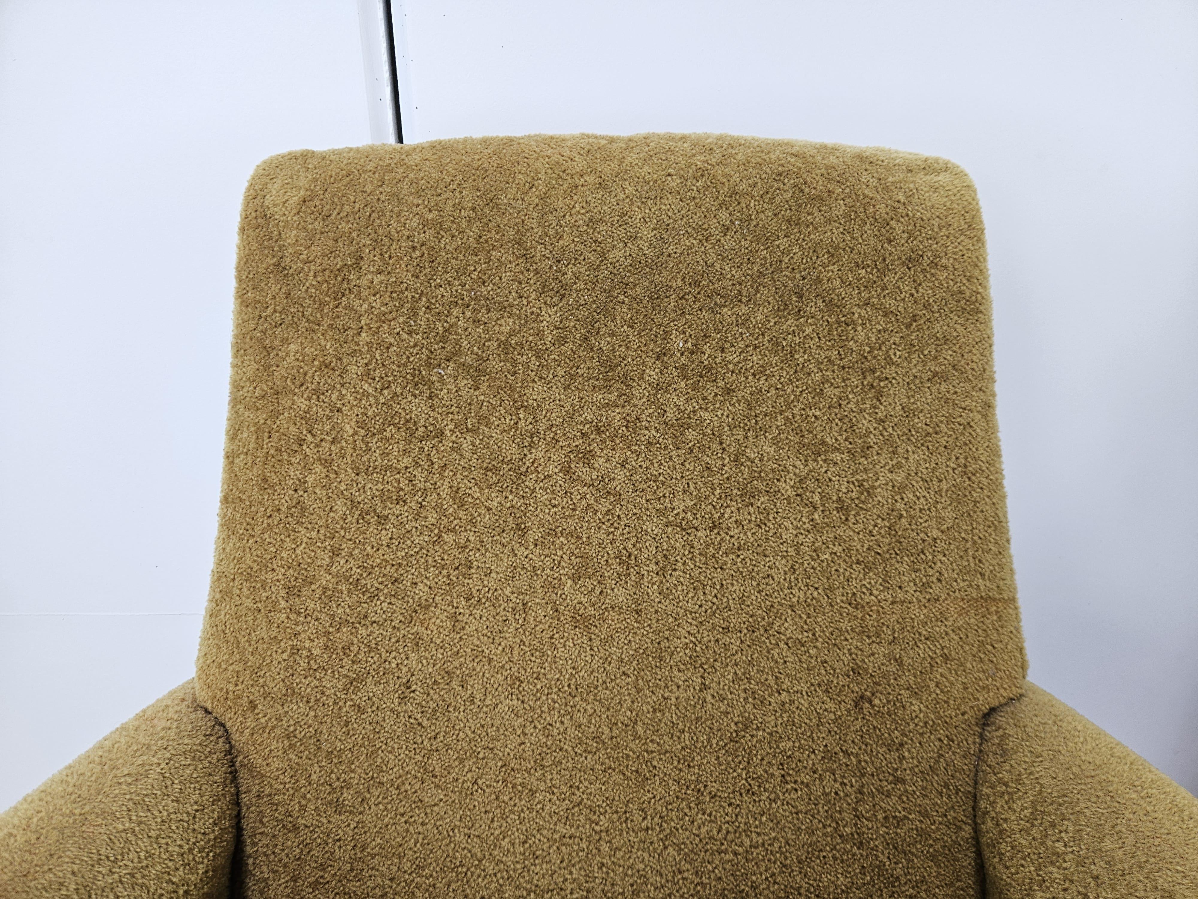 Poltrone Mid Century in stoffa con piedi in ferro e legno, 1960 im Zustand „Gut“ im Angebot in Premariacco, IT