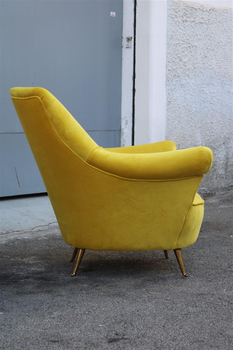 Metà XX secolo Poltrone Mid-century Isa Bergamo Velluto Giallo piedi Ottone