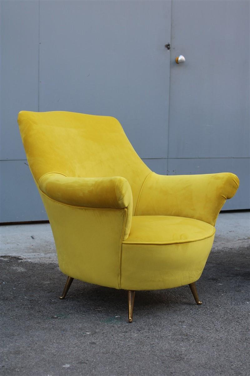 Poltrone Mid-century Isa Bergamo Velluto Giallo piedi Ottone 1
