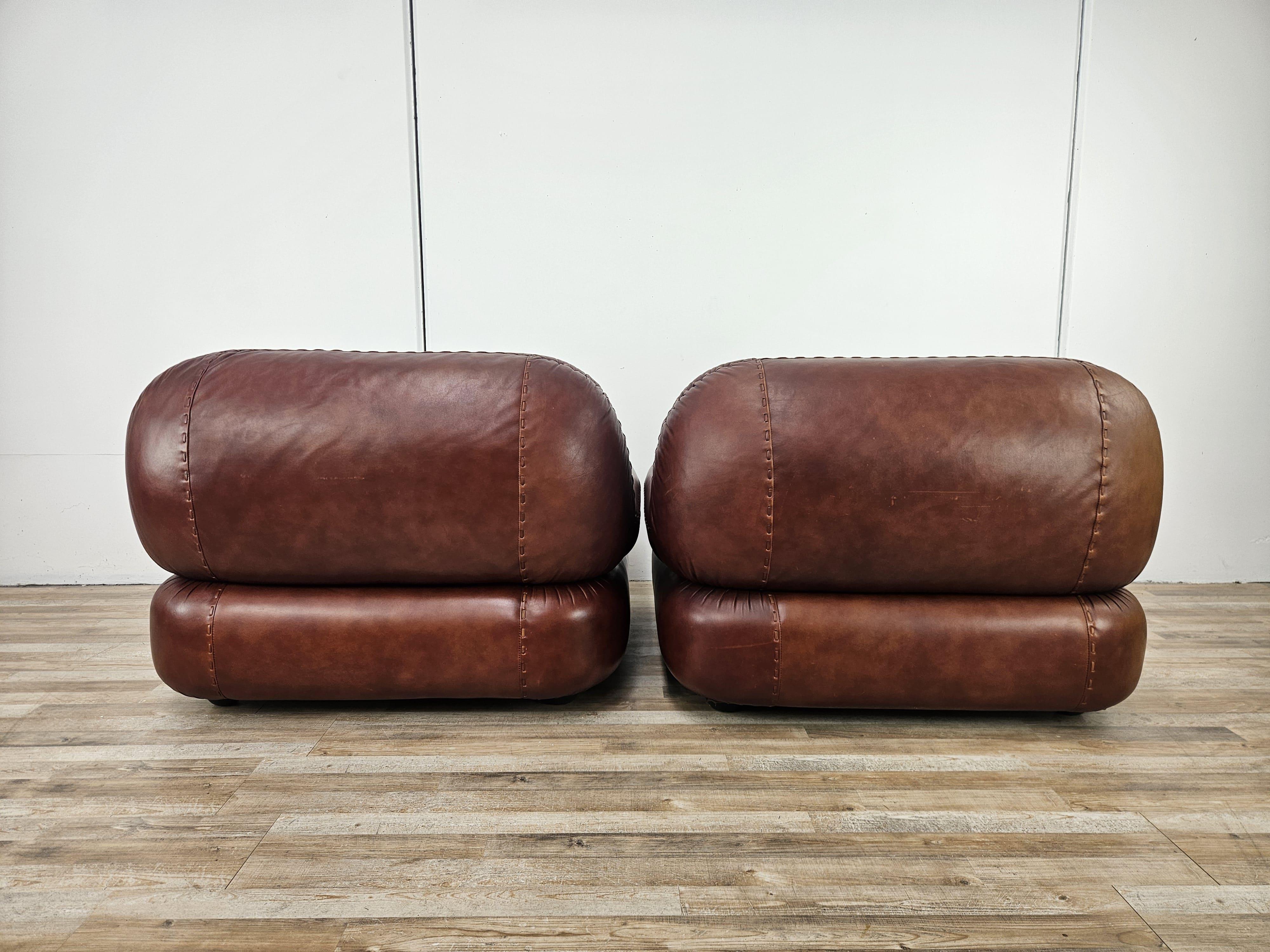 Sillones Sapporo de Mobilgirgi en cuero marrón de los años 70 Moderno de mediados de siglo en venta